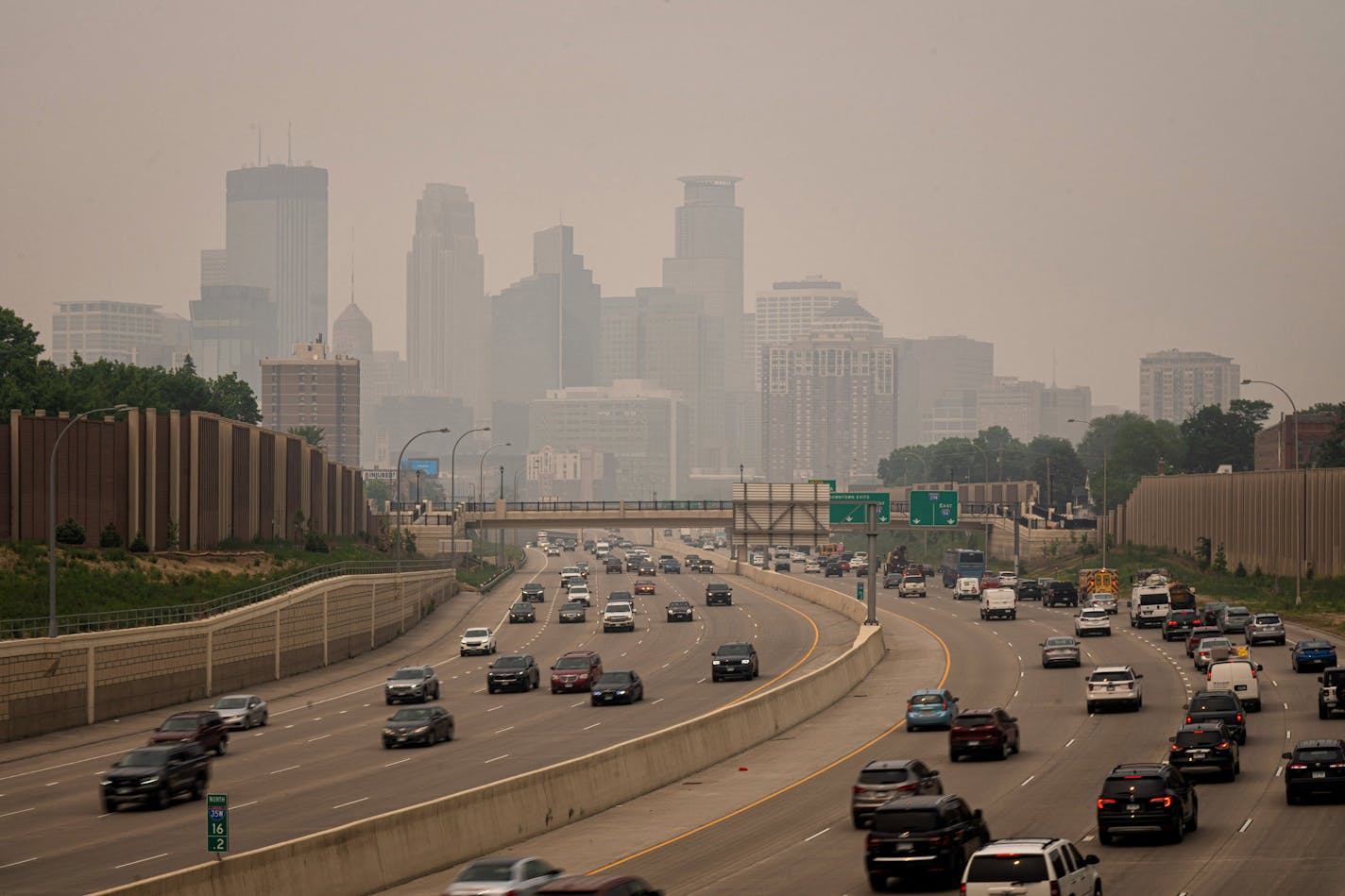 A smoky haze enveloped Minneapolis as seen from the south across I-35W on Wednesday, June 14, 2023. (Glen Stubbe/Minneapolis Star Tribune/TNS) ORG XMIT: 82101099W