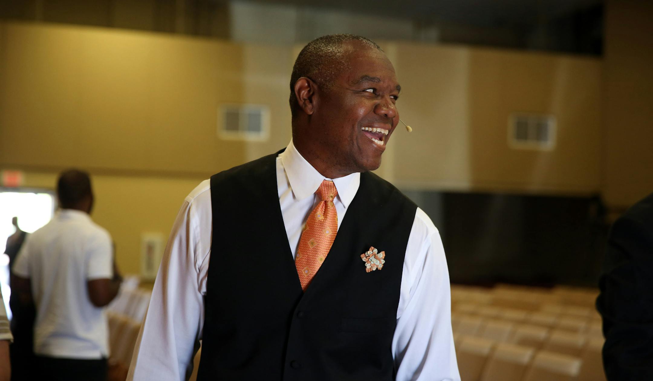 Former Minnesota Vikings quarterback Randall Cunningham leads his church in service Sunday, April 24, 2016, in Las Vegas. (Isaac Brekken for the StarTribune)