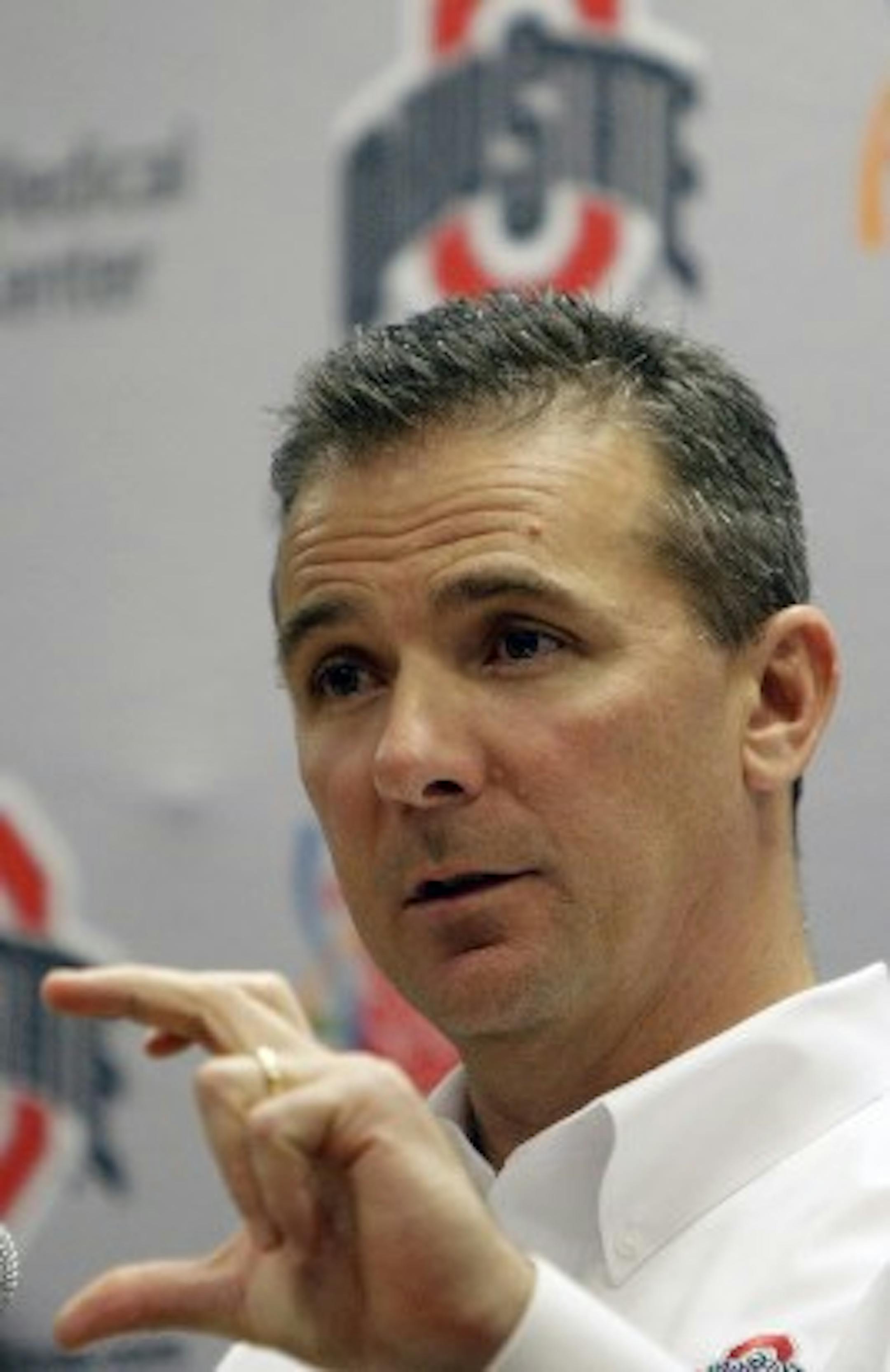 Urban Meyer says to Bret Bielema: "I'm crushing your head!"