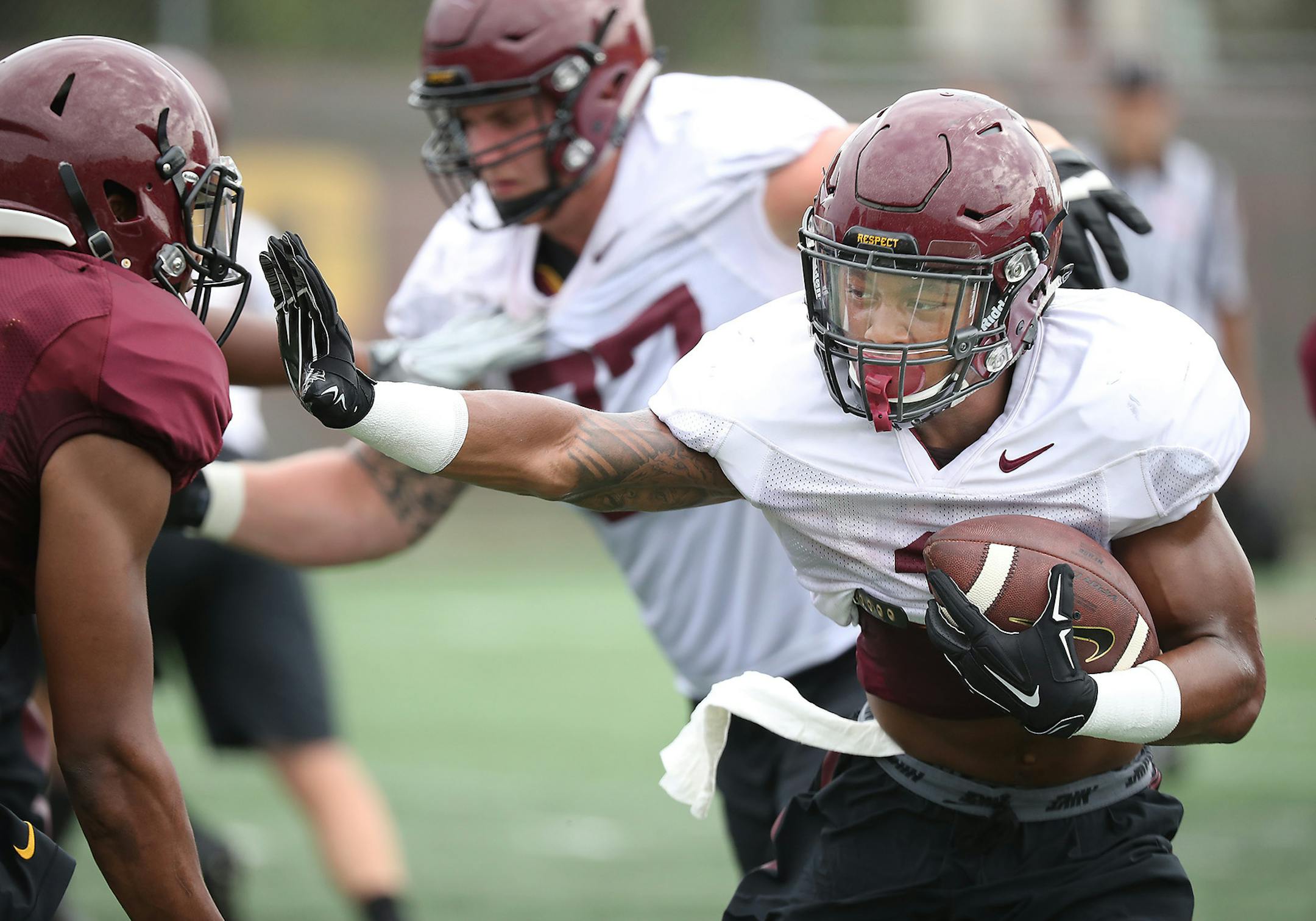 Minnesota Gophers running back Rodney Smith carried the ball during plays at practice at the Gibson Nagurski Football Complex U of M, Friday, August 12, 2016 in Minneapolis, MN. ] (ELIZABETH FLORES/STAR TRIBUNE) ELIZABETH FLORES • eflores@startribune.com