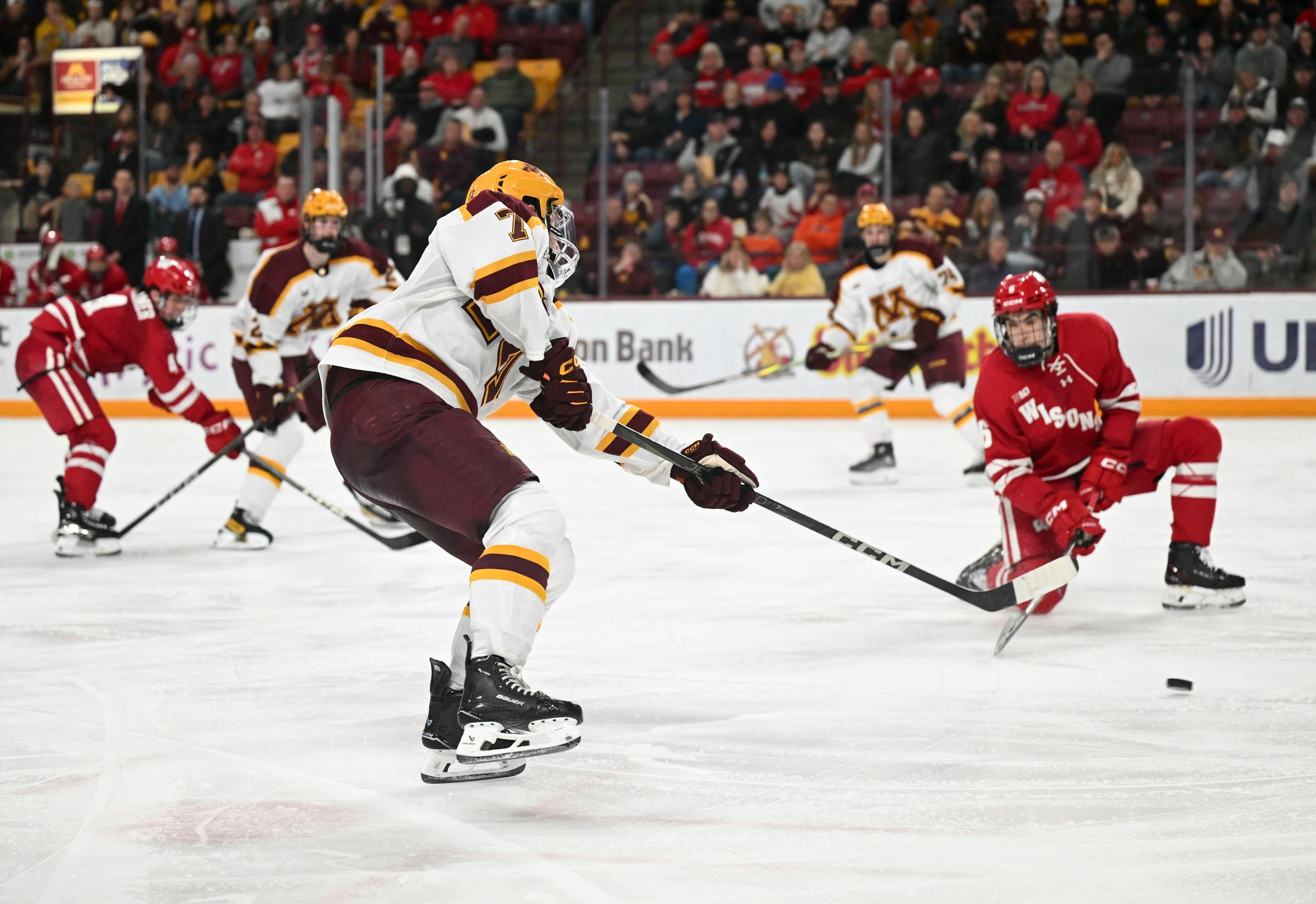 Gophers men’s hockey team drops game to Michigan in overtime