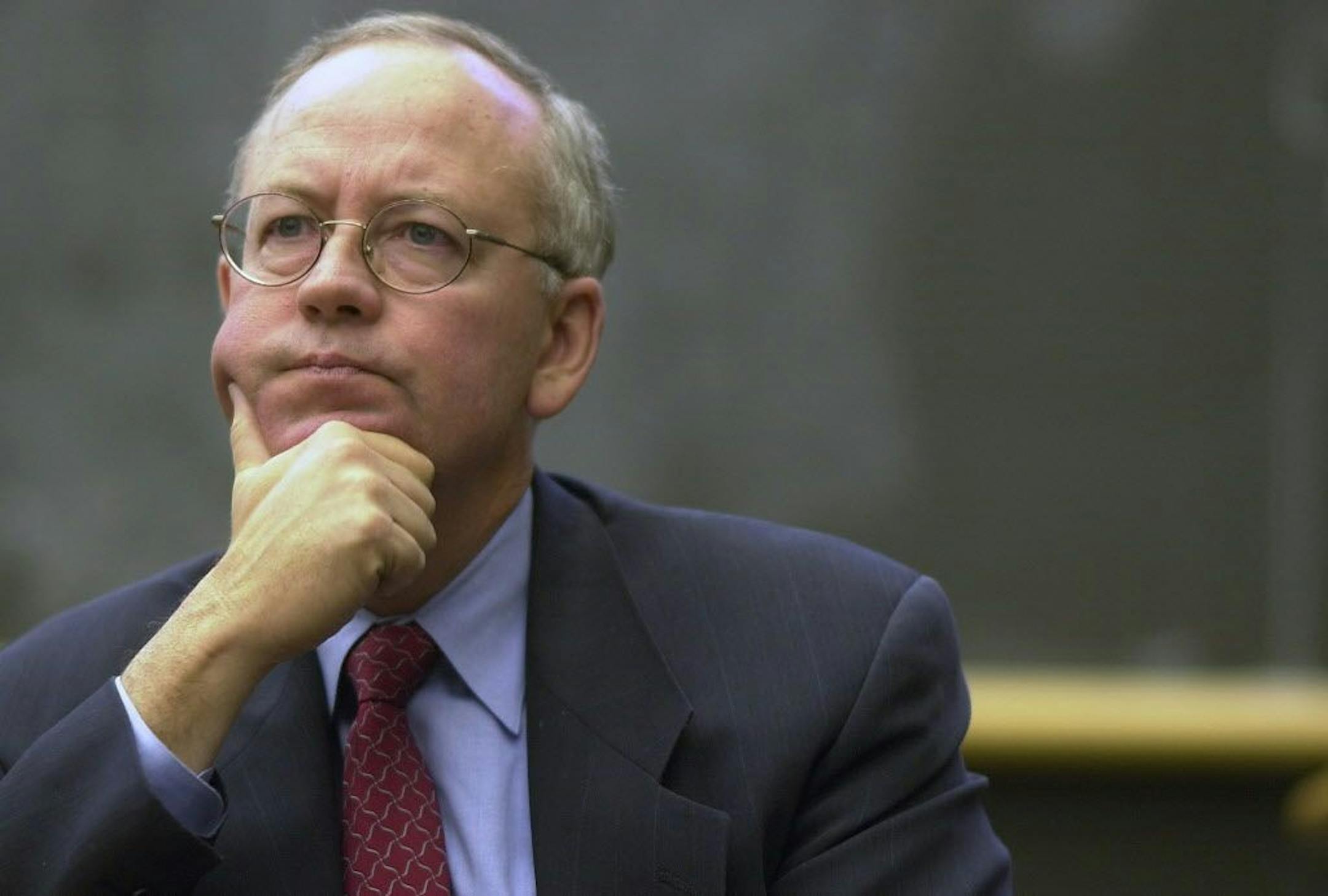 Minneapolis,MN Monday 3/13/2000/ STAR14 -- Former White House independent counsel Kenneth Starr of impeachment fame will speak at the university of minnesota law school at 3:30 on monday, march 13. he's speaking to a class on constitutional powers of the presidency. the class prof. is mark rotenberg... -- Former White House independent counsel Kenneth Starr during Eric Black interview