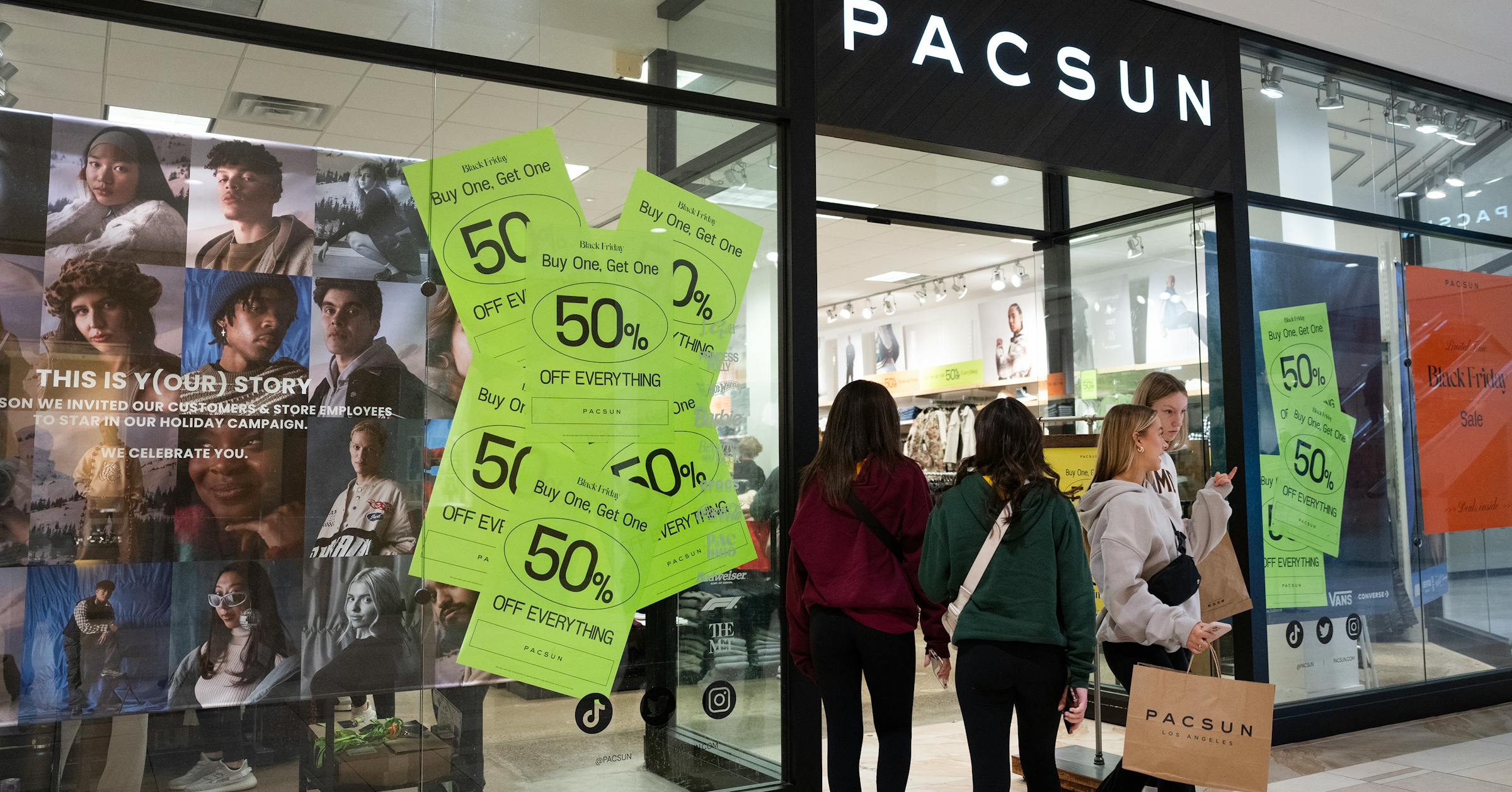 Spend less this holiday shopping season by outsmarting common sales strategies Spend less this holiday shopping season by outsmarting common sales strategies