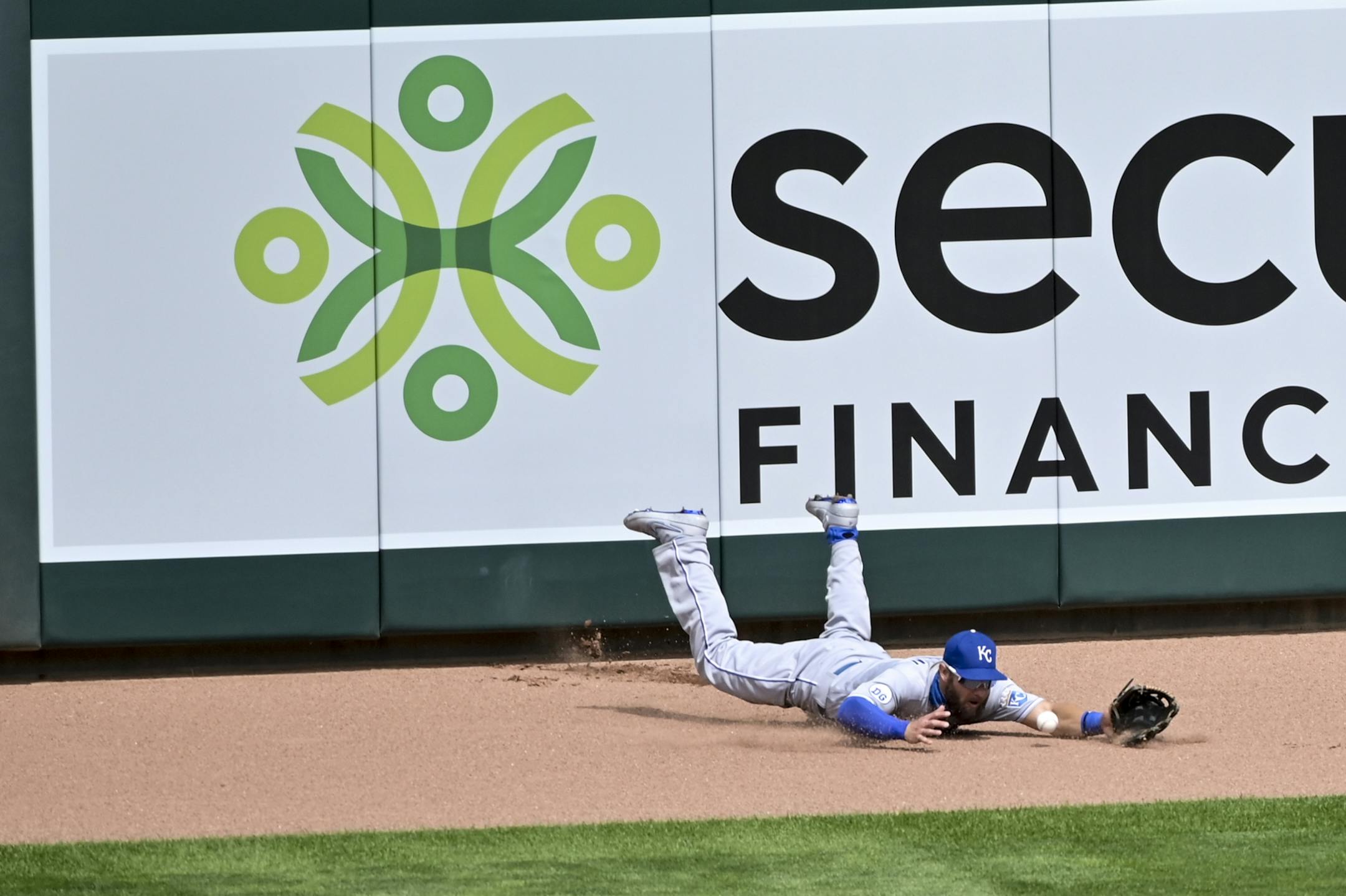 Kansas City Royals left fielder Alex Gordon (4) was unable to catch a double hit by Minnesota Twins designated hitter Nelson Cruz (23) in the bottom of the fifth inning.