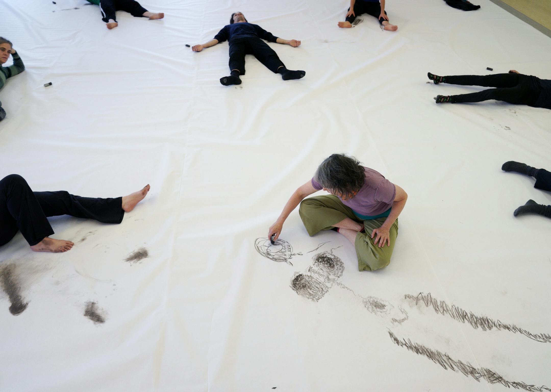 Workshop participant Paula Mann, center, worked on her body drawing. Galia Eibenschutz has developed experimental research on the interaction between drawing and body movement, and has created exercises that create links between the act of drawing and movement.
