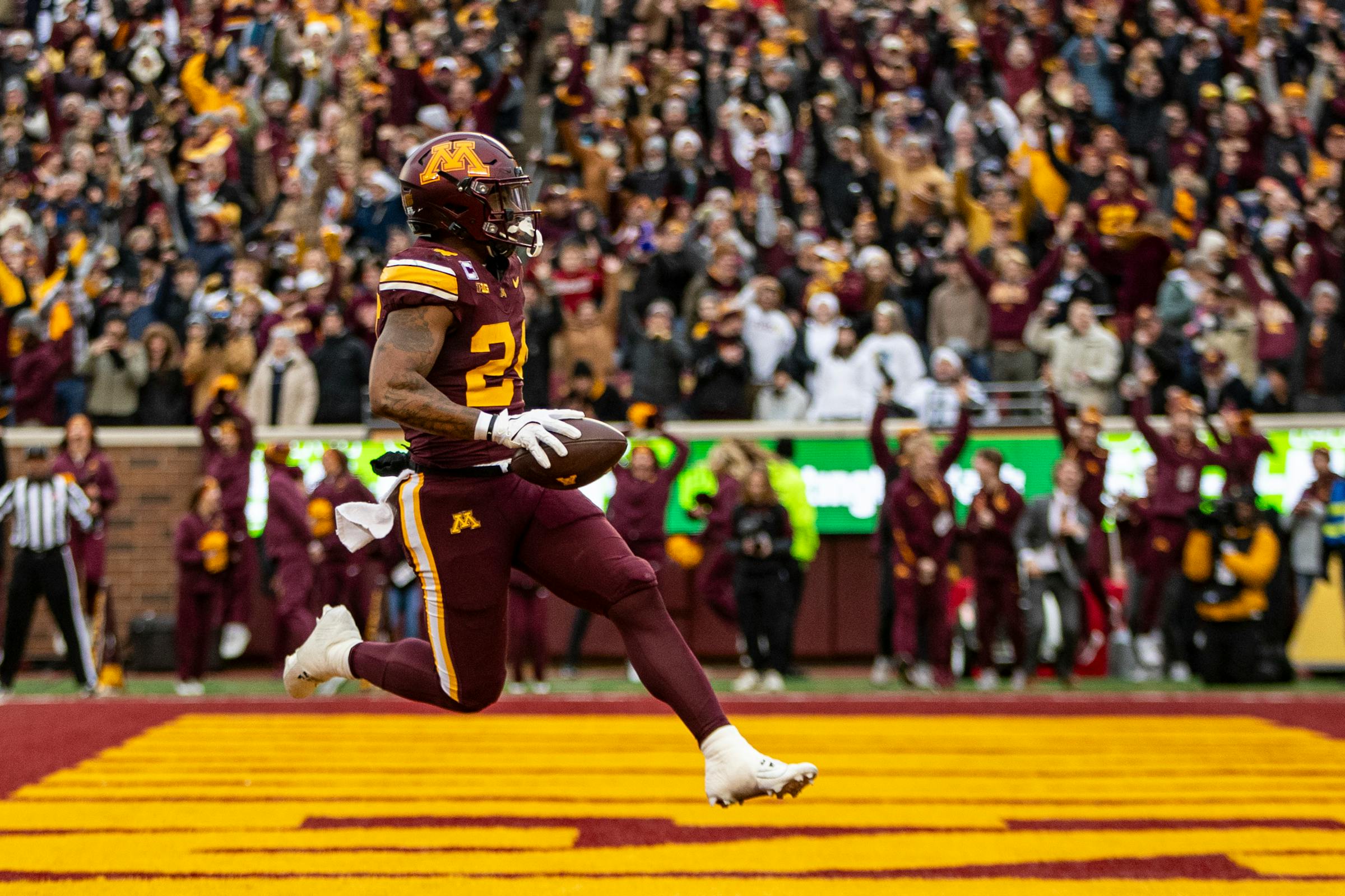 Gophers football honors 23 players for Senior Day