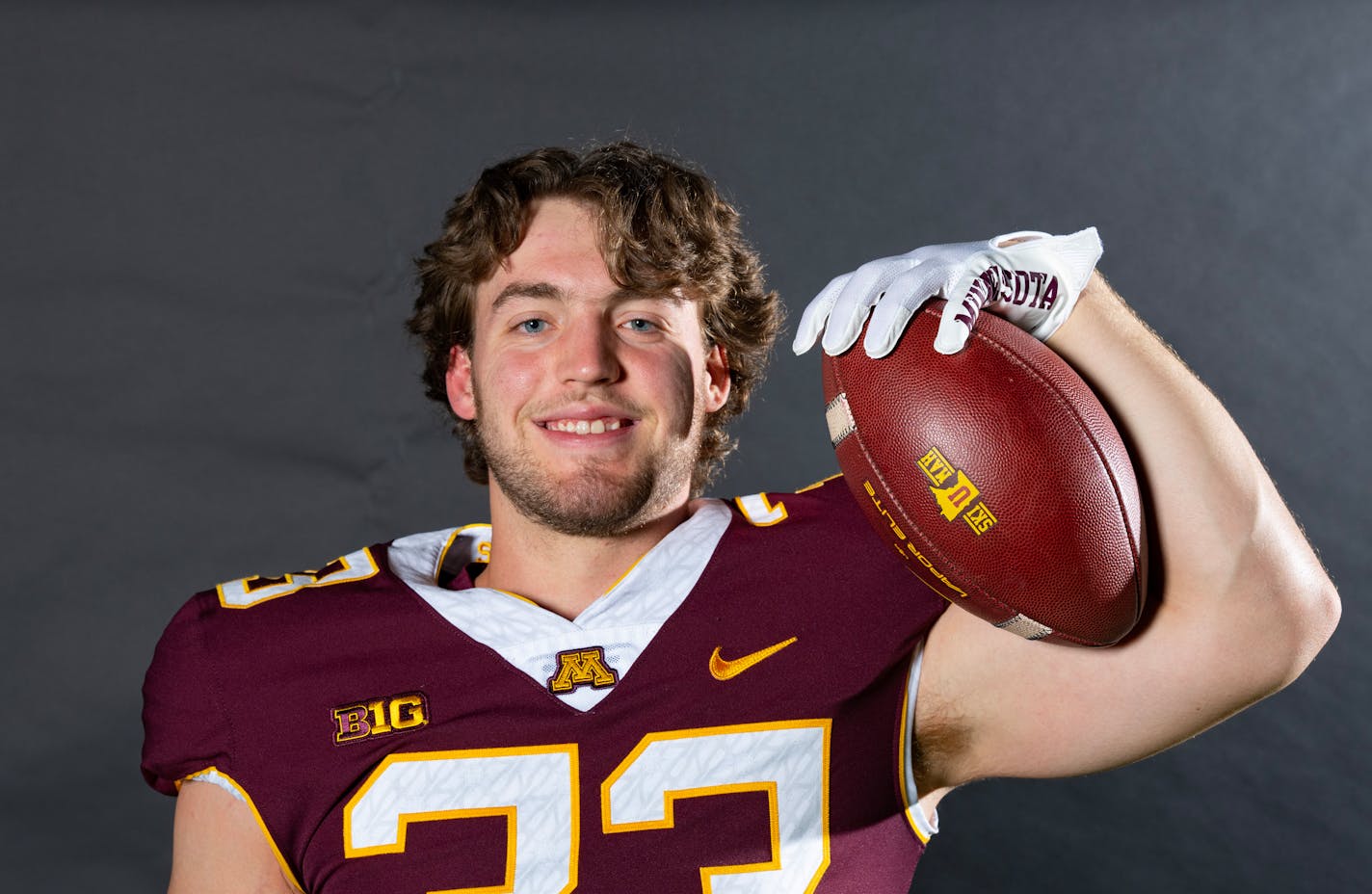 Minnesota Gophers linebacker Ryan Selig (33) poses for a portrait Wednesday, July 12, 2023, at Gibson Nagurski Building in Minneapolis. ]