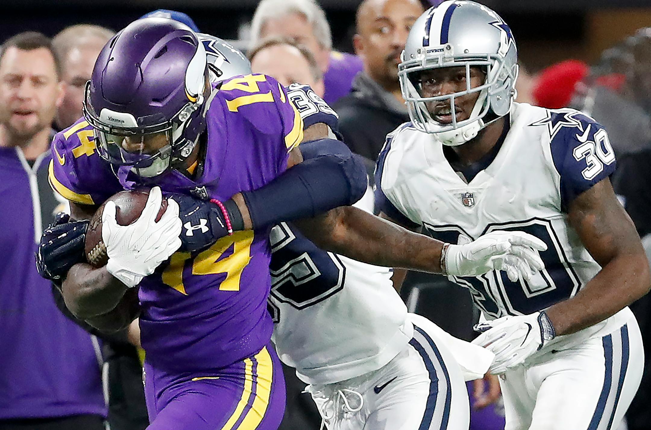 Stefon Diggs (14) caught a pass in the fourth quarter. ] CARLOS GONZALEZ cgonzalez@startribune.com - December 1, 2016, Minneapolis, MN, US Bank Stadium, NFL, Minnesota Vikings vs. Dallas Cowboys