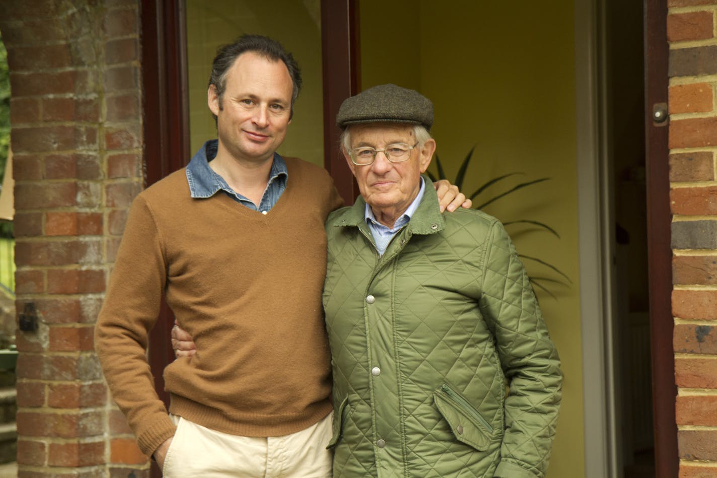 Edgar Feuchtwanger, right, with co-author Bertil Scali. Courtesy of Editions Michel Lafon.