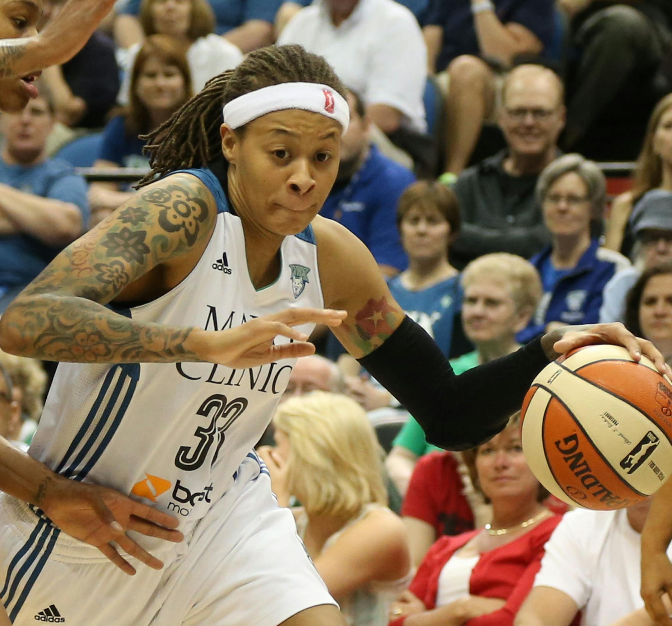 Lynx Seimone Augustus cut to the basket with Liberty's Alex Montgomery defending during the first half. ] (KYNDELL HARKNESS/STAR TRIBUNE) kyndell.harkness@startribune.com Lynx vs New York Liberty at the Target Center in Minneapolis Min. Saturday, May 24, 2014. ORG XMIT: MIN1405242025060178