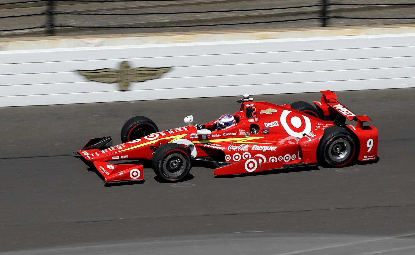 Scott Dixon, of New Zealand, enters the first turn during the final practice session for the Indianapolis 500 auto race at Indianapolis Motor Speedway in Indianapolis, Friday, May 27, 2016. (AP Photo/Darron Cummings)