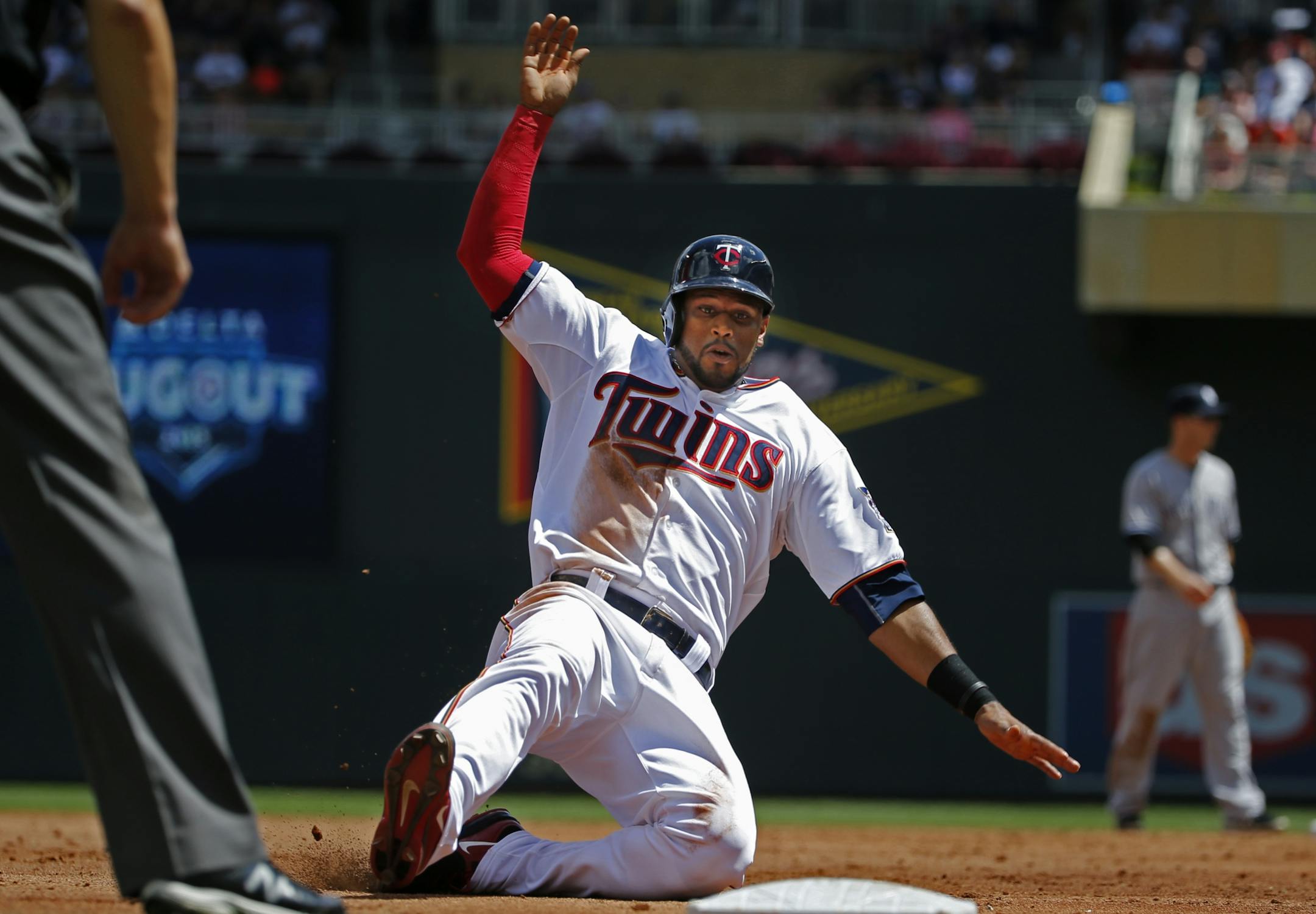At Target Field in a game between the Twins and the Yankees, Aaron Hicks (32) makes it to third on a single by Brian Dozier (2) in the third inning.