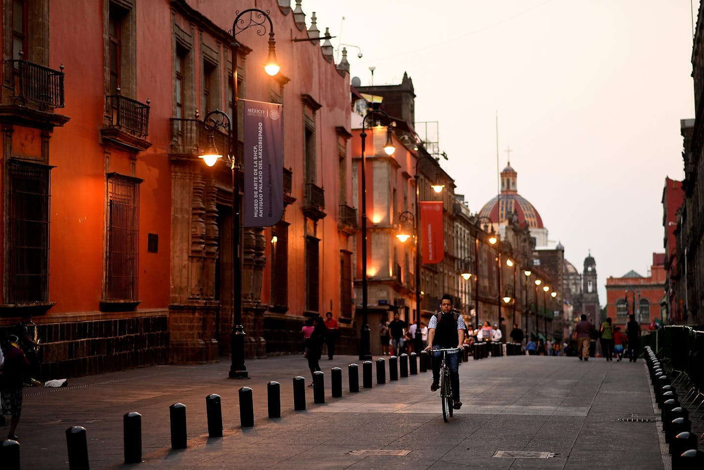 A street scene of Zocalo in Mexico City on February 18, 2018. (Wally Skalij/Los Angeles Times/TNS) ORG XMIT: 1242223