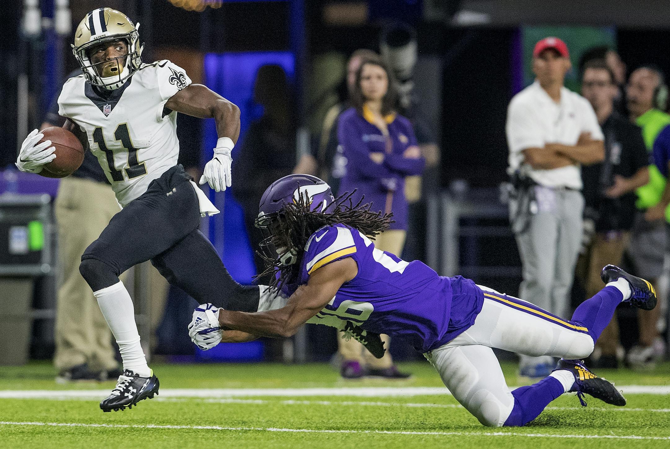Tommylee Lewis (11) was tackled by Trae Waynes (26) in the third quarter.