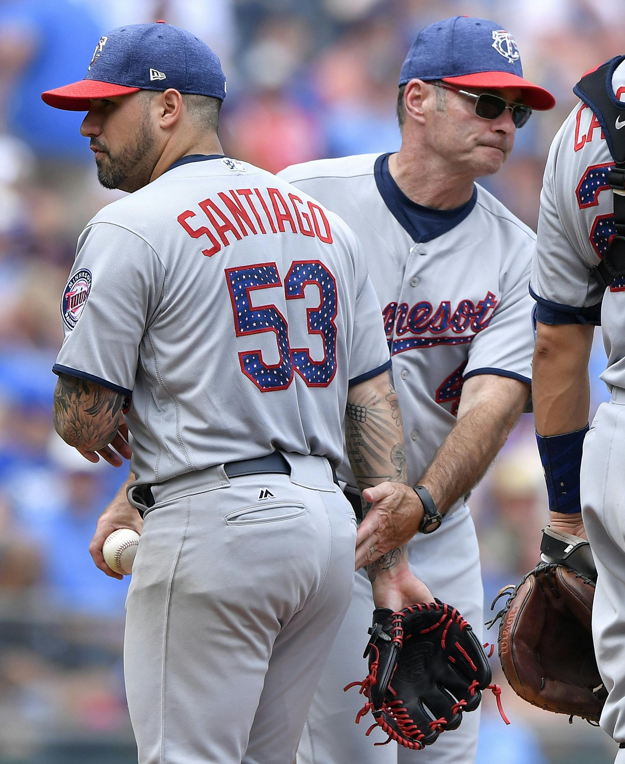 Minnesota Twins starting pitcher Hector Santiago is relieved by manager Paul Molitor in the fourth inning against the Kansas City Royals on Sunday, July 2, 2017 at Kauffman Stadium in Kansas City, Mo. (John Sleezer/Kansas City Star/TNS) ORG XMIT: 1205434