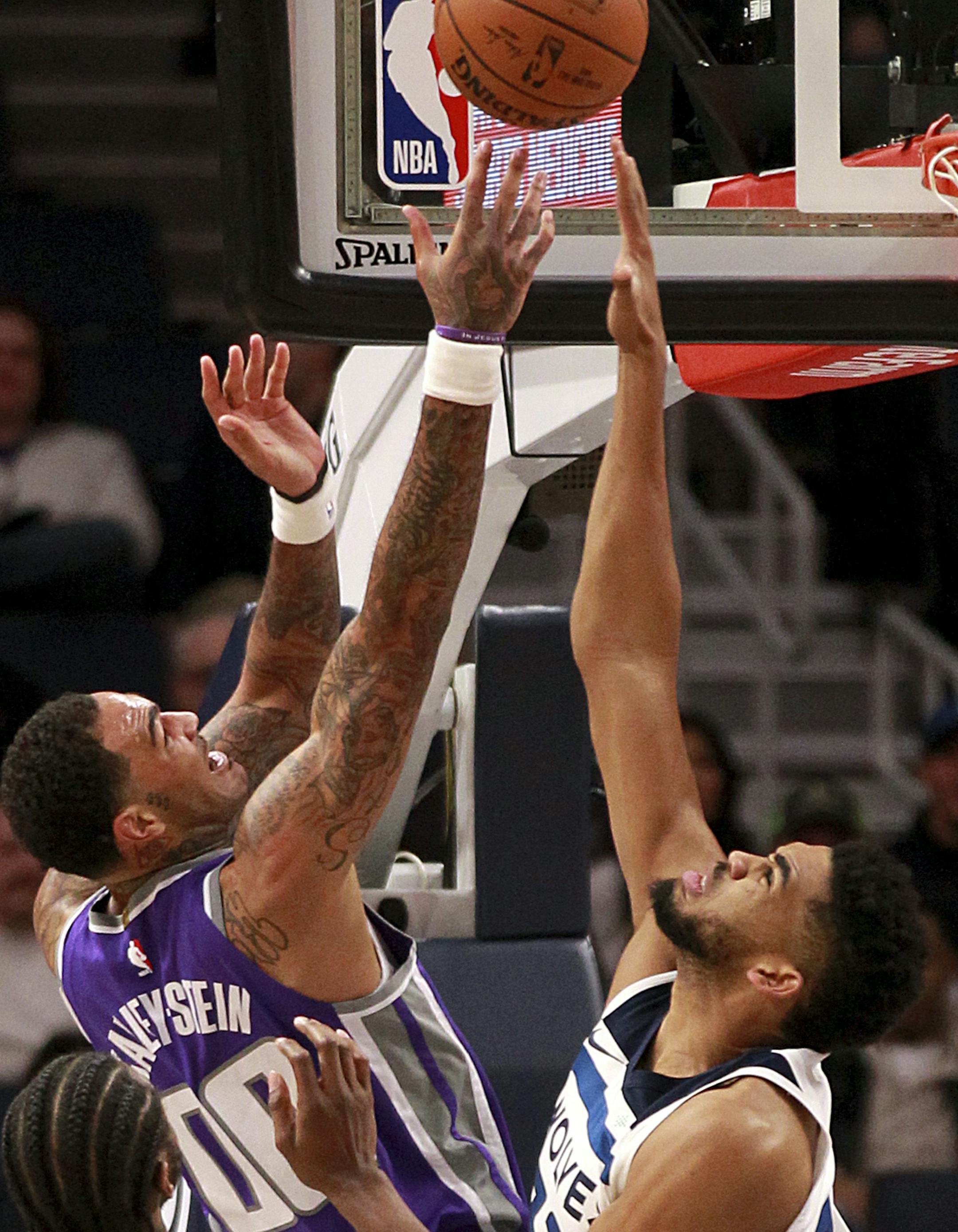 Minnesota Timberwolves forward Karl-Anthony Towns, right, blocks Sacramento Kings center Willie Cauley-Stein (00) in the first quarter of an NBA basketball game on Thursday, Dec. 14, 2017, in Minneapolis. (AP Photo/Andy Clayton-King)