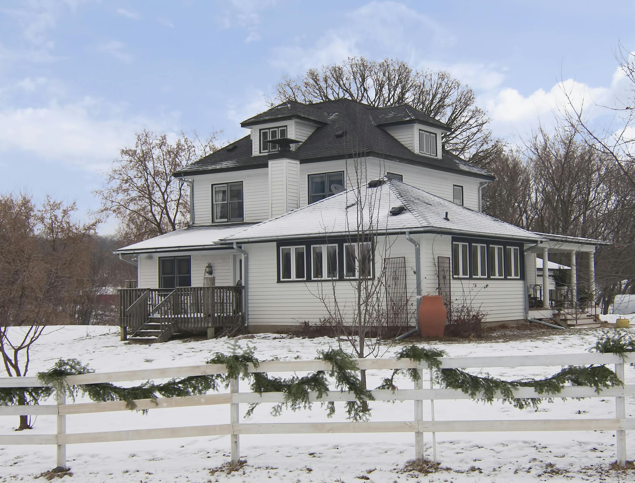 HOMEGAZING: Chan Poling's country home in Prior Lake.