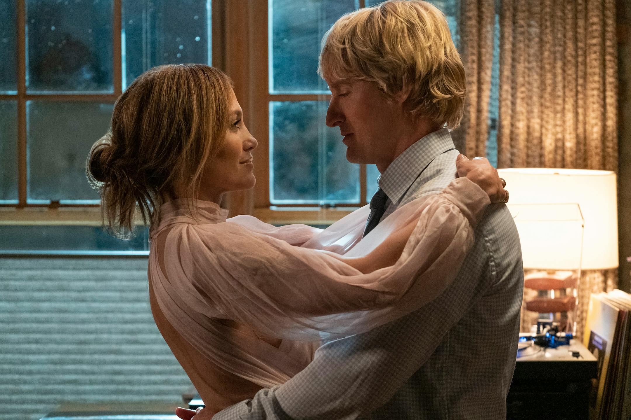 Kat Valdez (Jennifer Lopez) and Charlie Gilbert (Owen Wilson) in "Marry Me," directed by Kat Coiro.