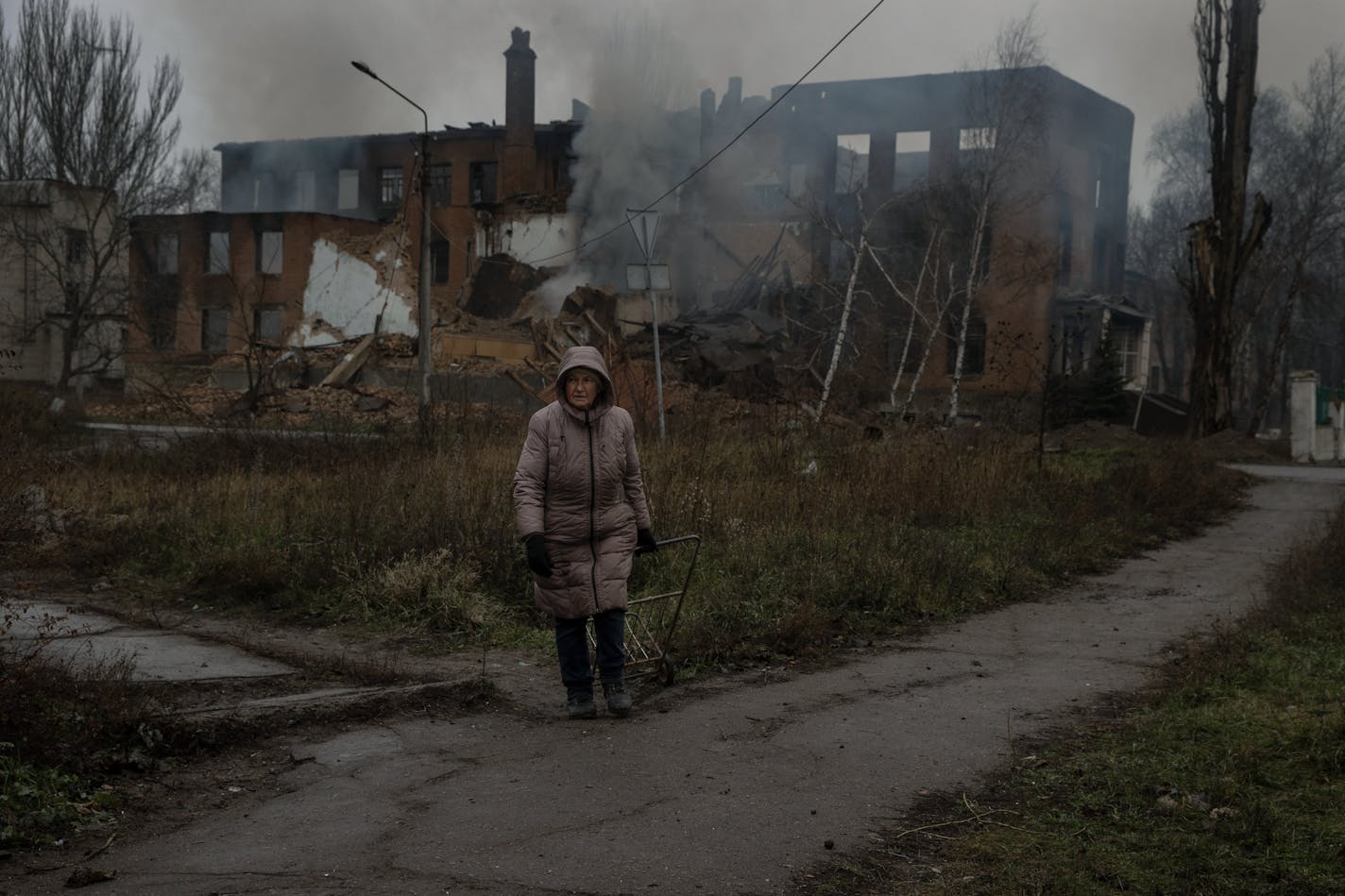 A resident in Bakhmut, Ukraine on Tuesday, Dec. 13, 2022. A New York Times investigation based on interviews, intercepts, documents and secret battle plans shows how a Òwalk in the parkÓ became a catastrophe for Russia. (Tyler Hicks/The New York Times)