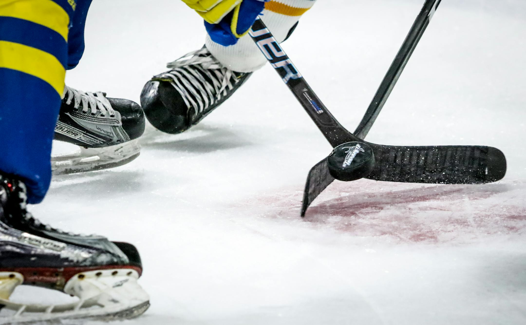Puck drop in the last minute of the second period of the Minnesota Boy's State Hockey Tournament. Photo By: Matt Weber ] MATT WEBER • ORG XMIT: MIN1703101535334829
