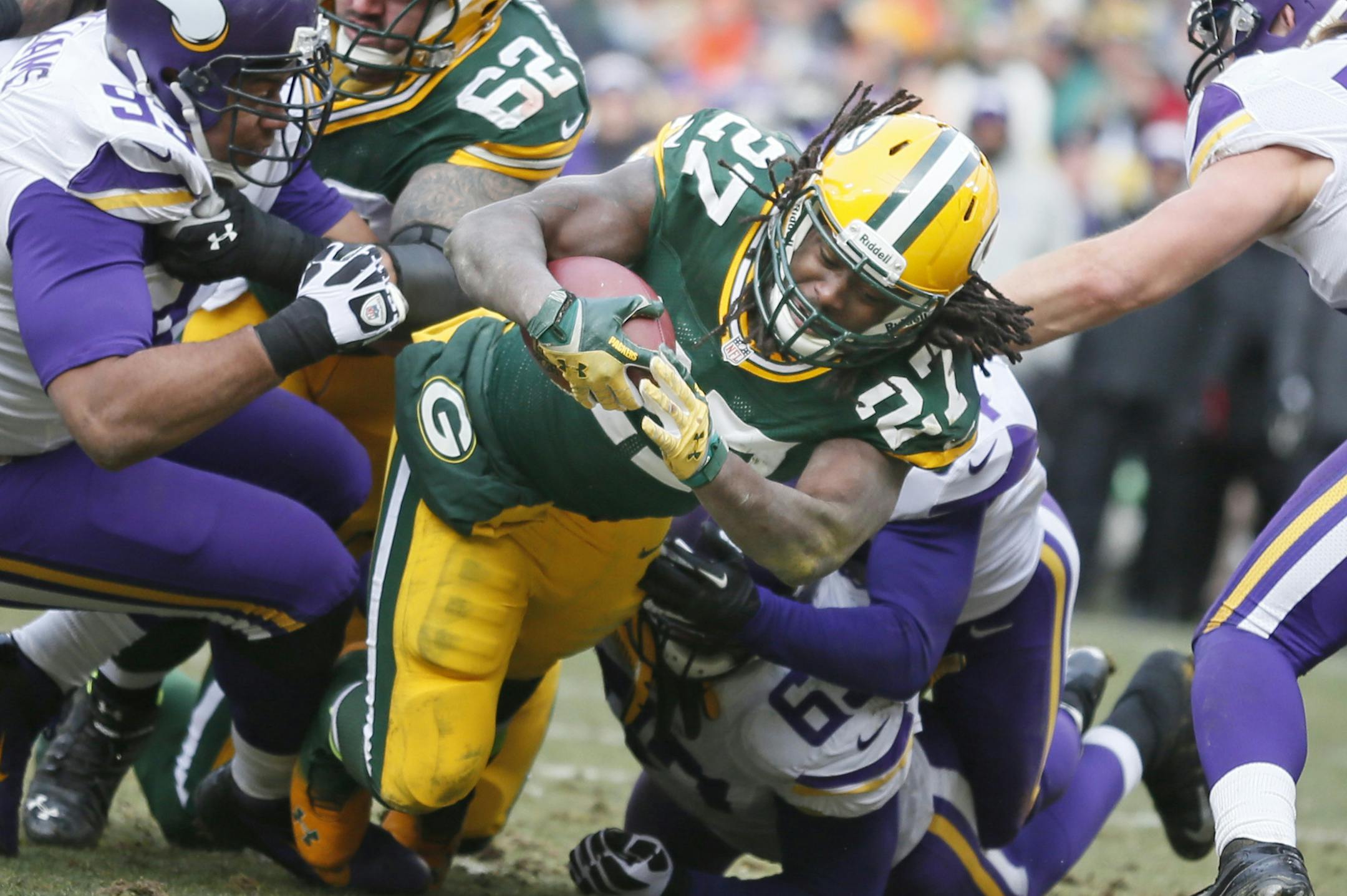 Green Bay Packers running back Eddie Lacy (27) scored on a 3 yard touchdown run in the fourth quarter during NFL action between the Minnesota Vikings and the Green Bay Packer at Lambeau Field Sunday November 24, 2013 in Green Bay , WIS. The game end a 23-23 tie. ] JERRY HOLT ‚Ä¢ jerry.holt@startribune.com