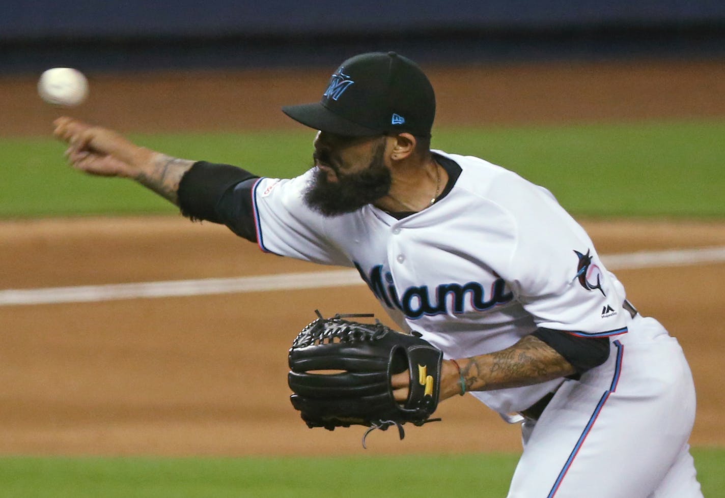 Instead of waiting in Miami for his new team to arrive for a series that begins Tuesday, new Twins reliever Sergio Romo hopped on the first plane heading toward Chicago.