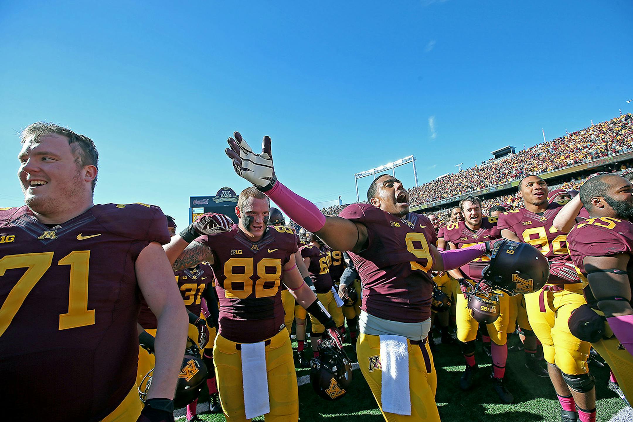The Minnesota Gophers celebrated their 39-38 win over the Purdue Boilermakers, Saturday, October 18, 2014 at TCF Stadium in Minneapolis, MN. ] (ELIZABETH FLORES/STAR TRIBUNE) ELIZABETH FLORES • eflores@startribune.com