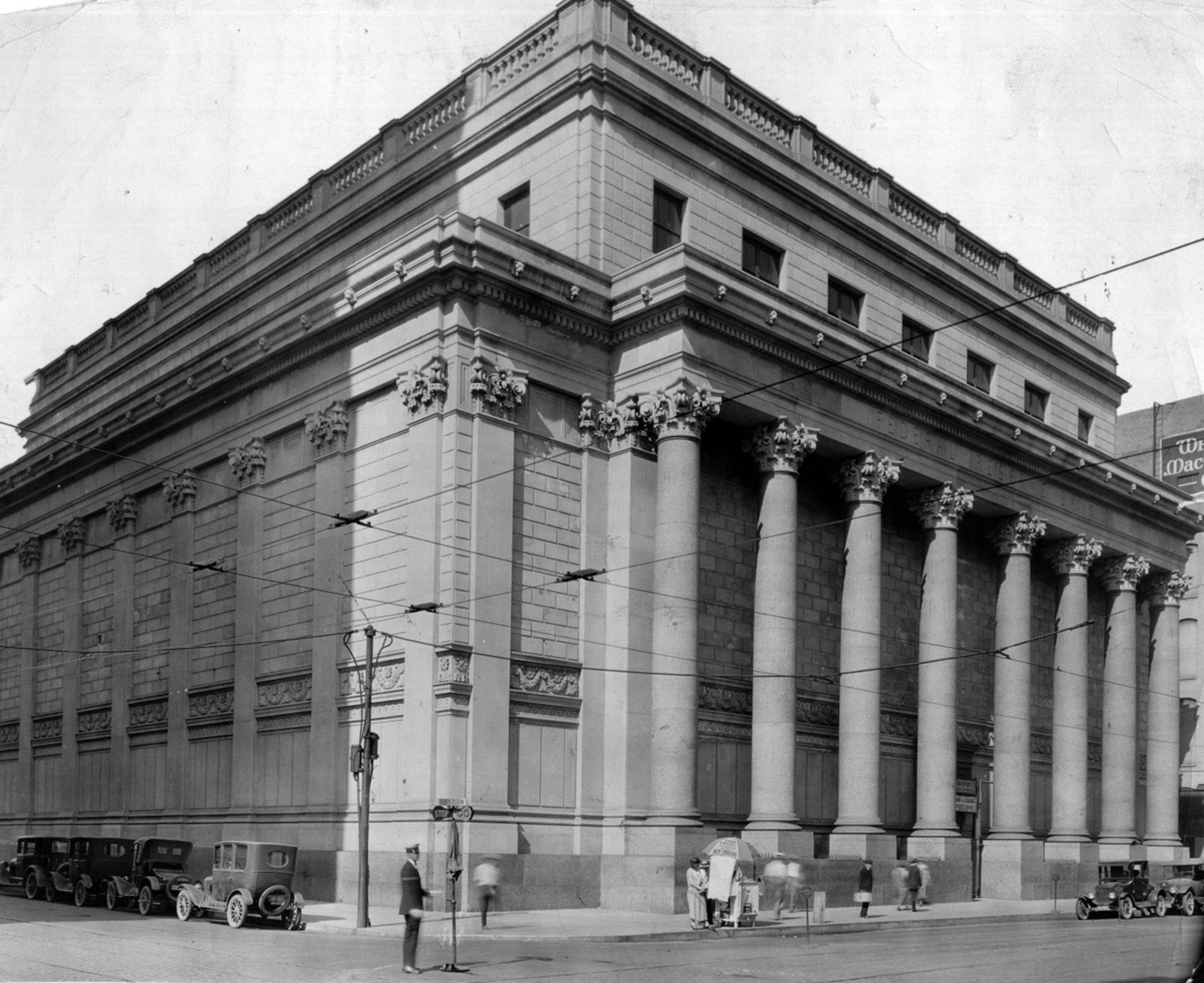 Minneapolis Federal Reserve building,- original Cass Gilbert design,- 5th and marquette Av