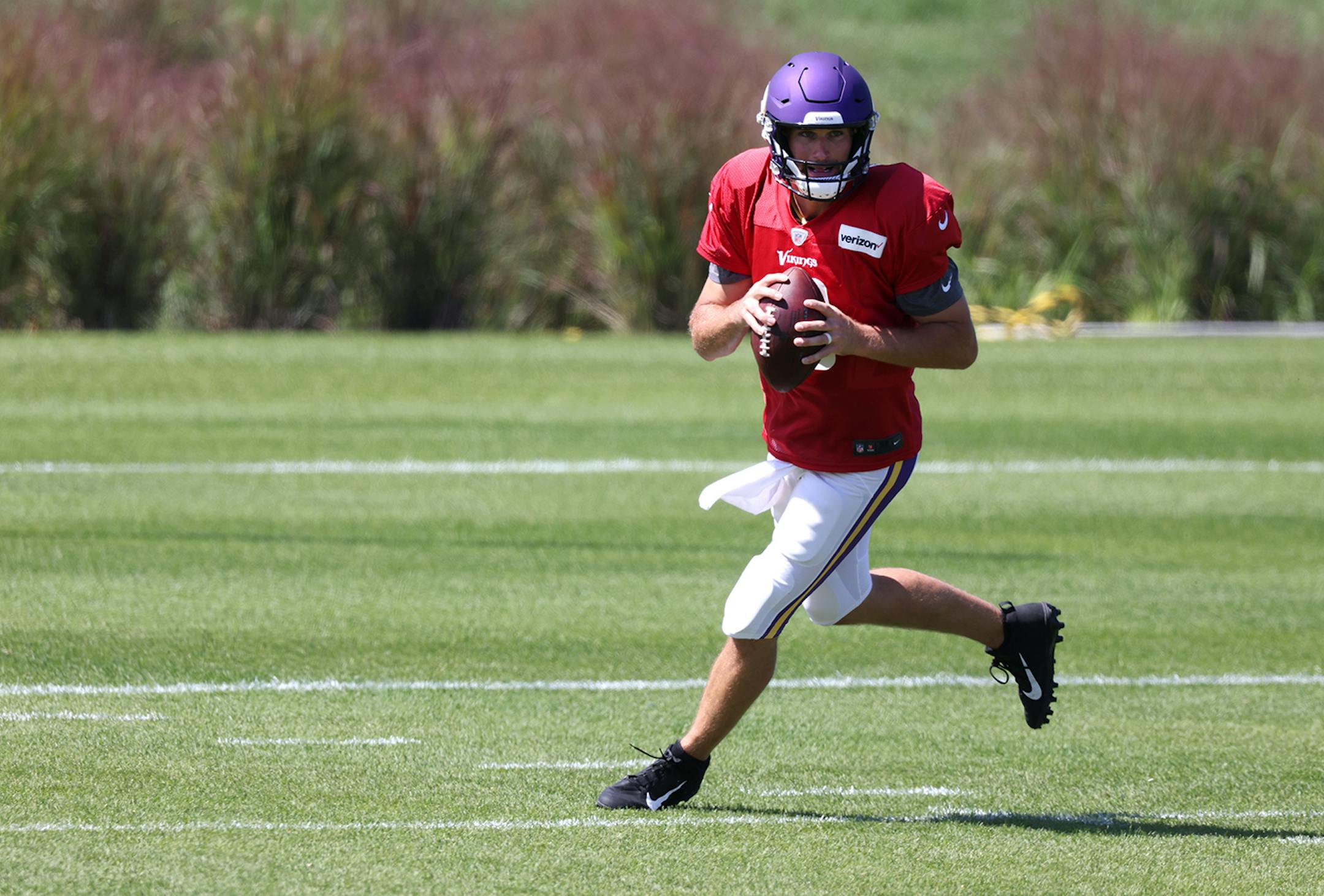 Minnesota Vikings quarterback Kirk Cousins (8).