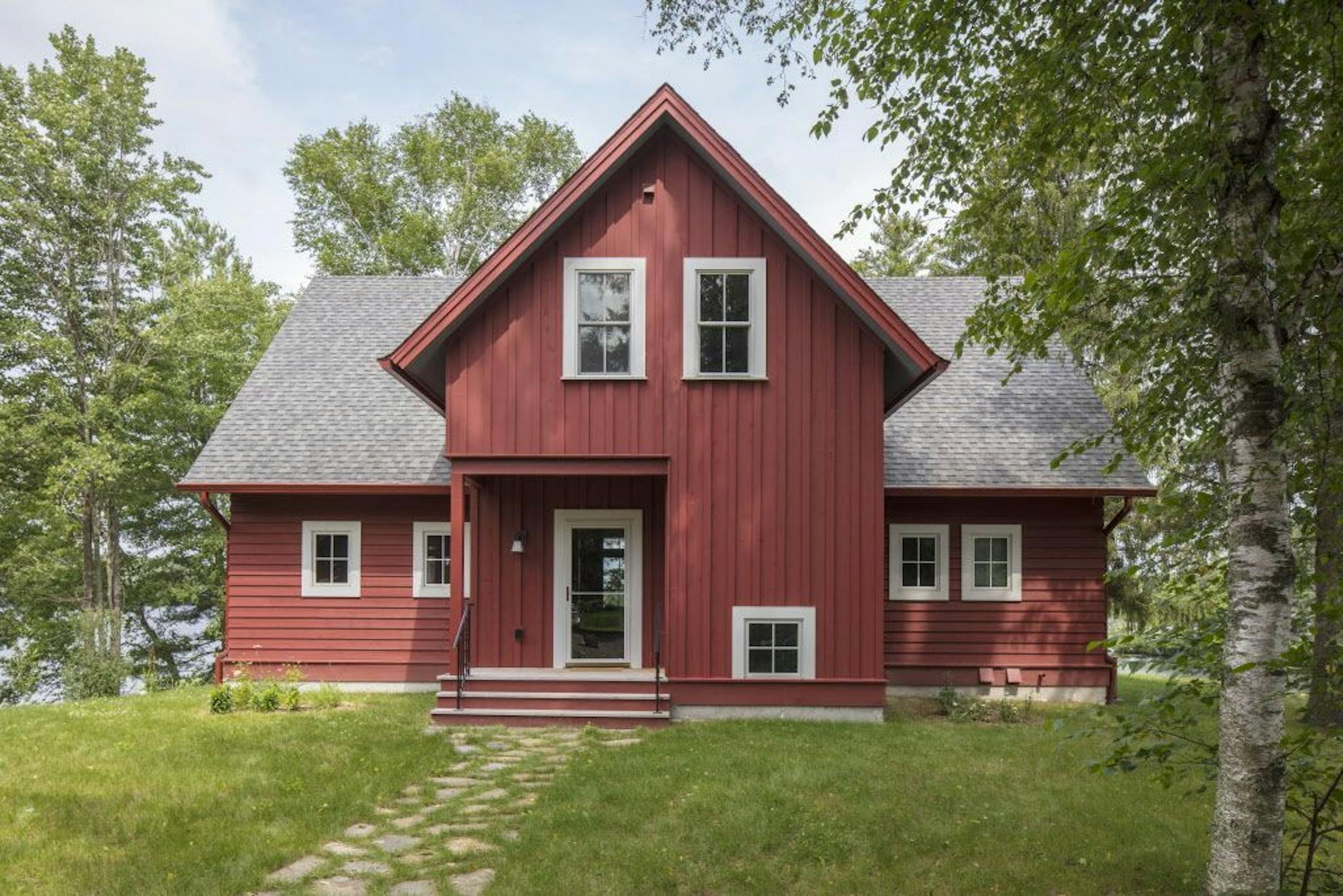 A new Scandinavian modern cabin is in harmony with its lake setting, by Mark Larson, Rehkamp Larson Architects.