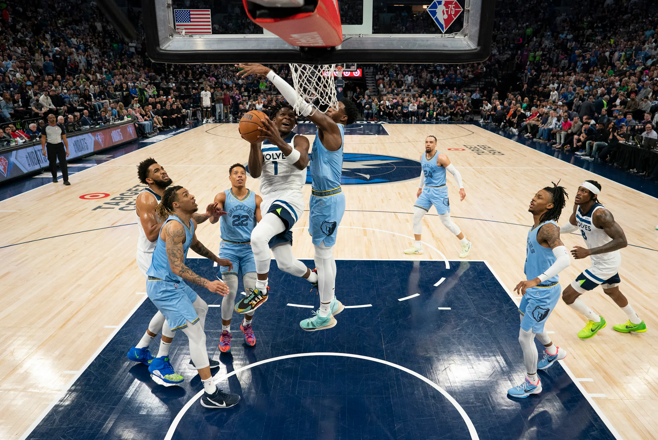 Timberwolves go to Karl-Anthony Towns again and again in 119-118 Game 4 ...