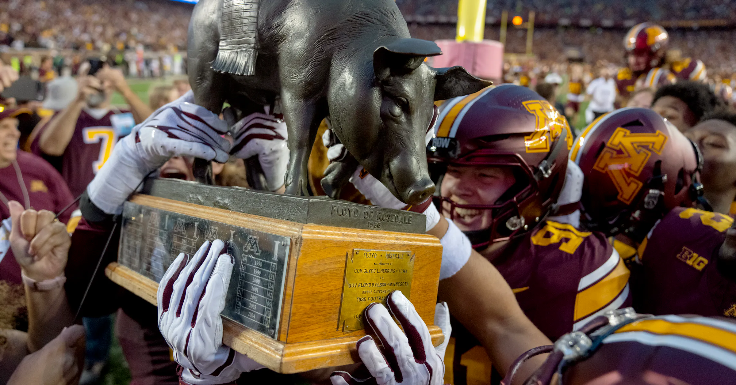 91 Score Randy Johnson MN Gophers vs Iowa football score: Drake Lindsey, Darius Taylor stats