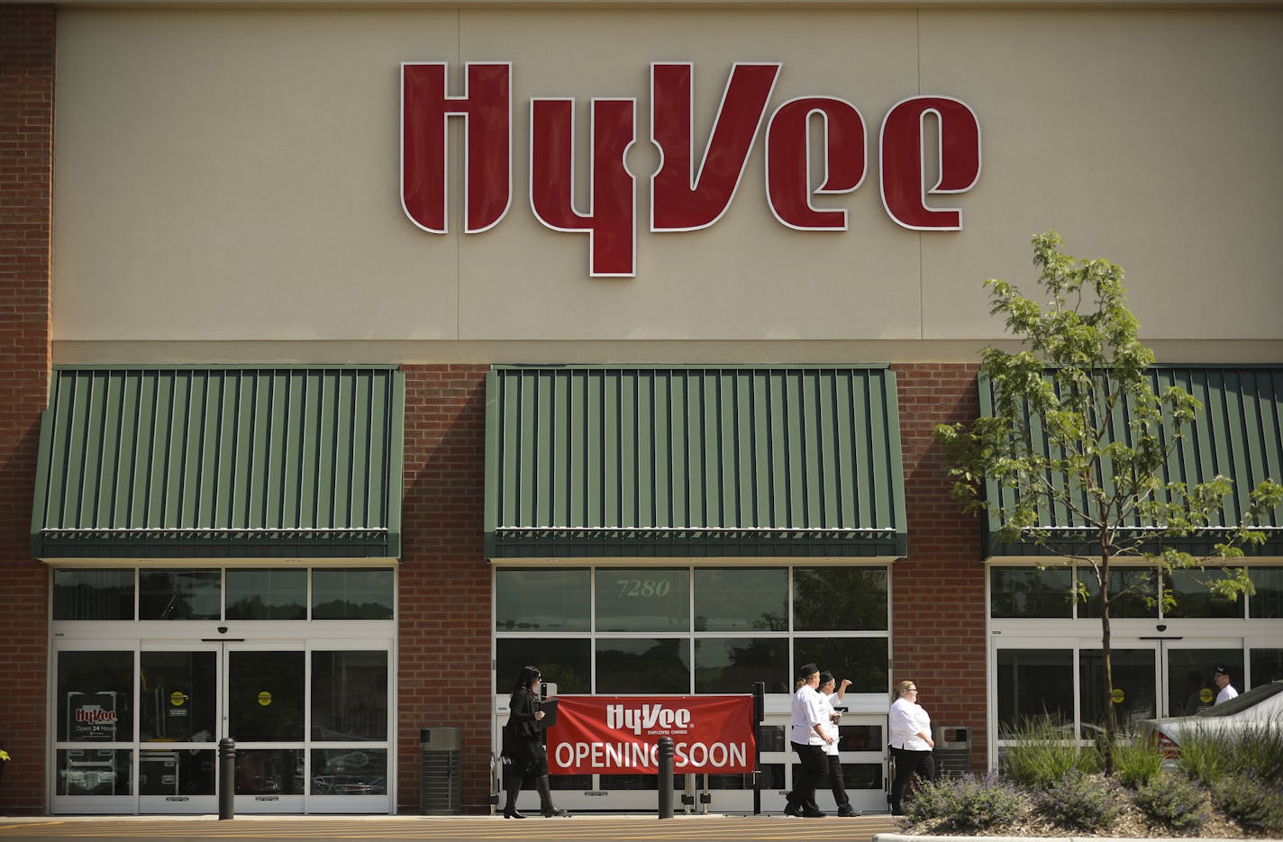 Hy-Vee is closing its distribution center in Eagan. File photo of a Hy-Vee store in Cottage Grove just before its opening in 2017.