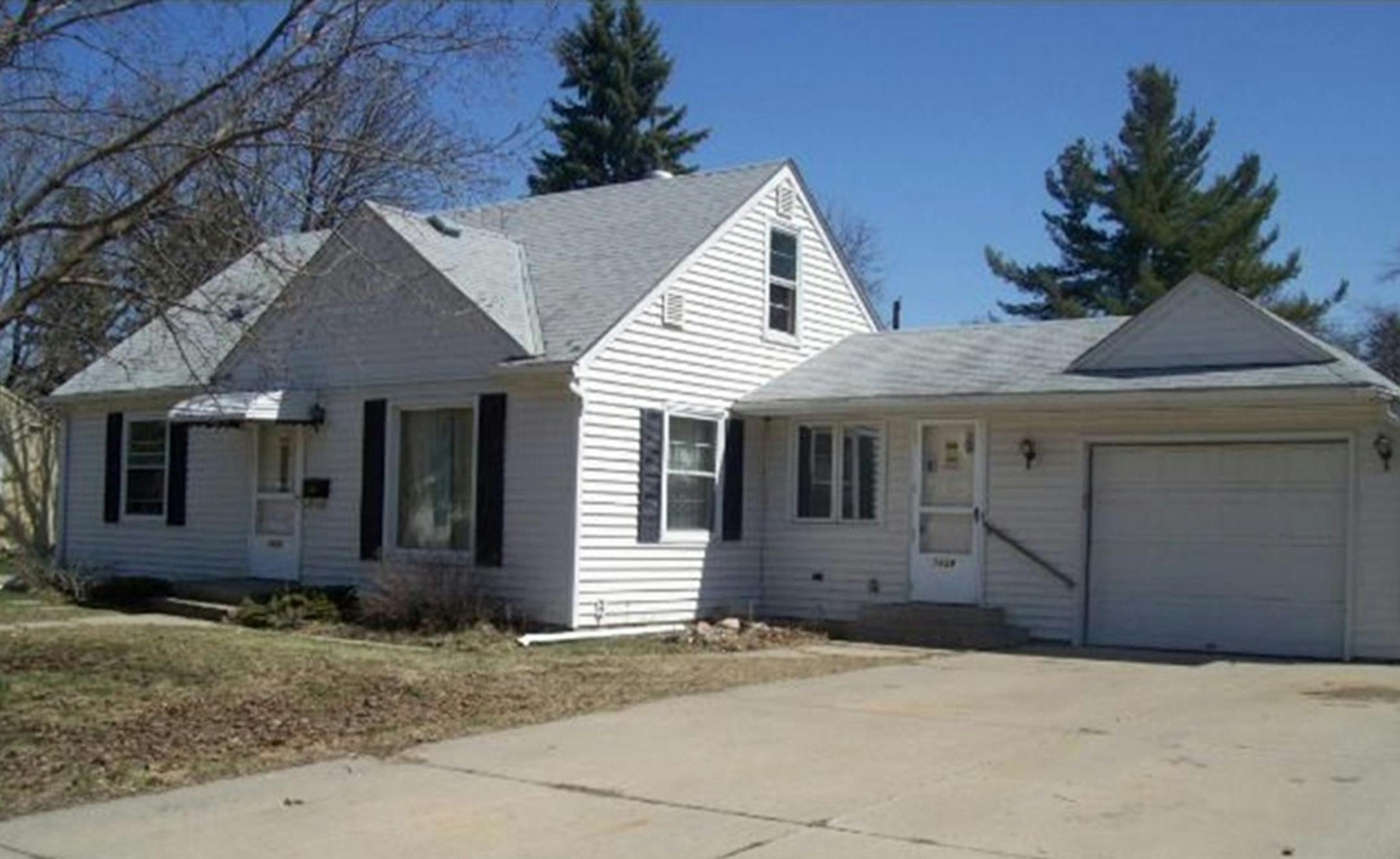 ... RICHFIELD
Built in 1950, this three-bedroom, two-bathroom house has 1,418 finished square feet and features hardwood floors, tiled bathrooms, finished upper level, full basement, patio, fenced yard and double concrete driveway. Listed by John Schuster, Coldwell Banker Burnet, 612-924-7140.