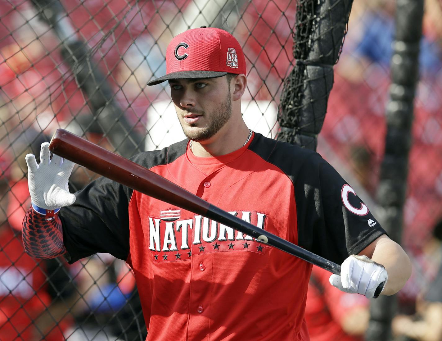 National League's Kris Bryant, of the Chicago Cubs, holds his bat during batting practice for the MLB All-Star baseball game, Monday, July 13, 2015, in Cincinnati. (AP Photo/John Minchillo)