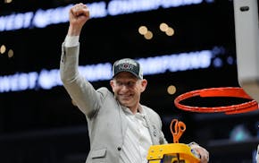 Alabama coach Nate Oats waves as he cuts down the net after a victory over Clemson to win the West Regional on Saturday in Los Angeles.