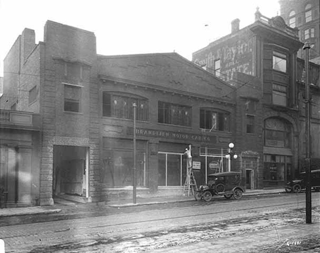 St. Paul's Brandtjen Motor Co. in the 1920s.