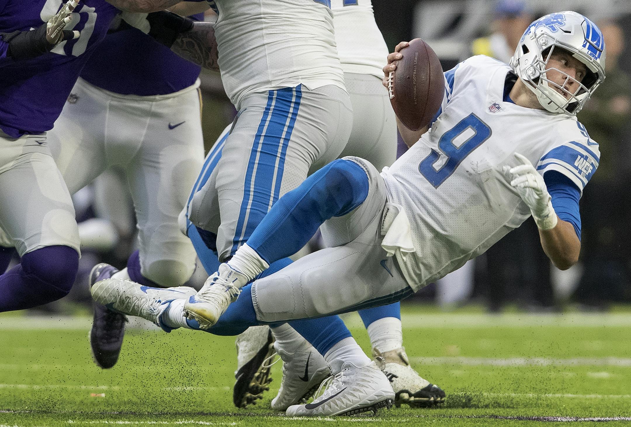 Matthew Stafford was sacked by Stephen Weatherly on the second quarter.