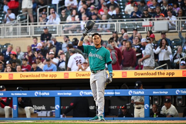 Jorge Polanco doffs his helmet to the Target Field crowd before his first at-bat in Minneapolis as a member of the Mariners.