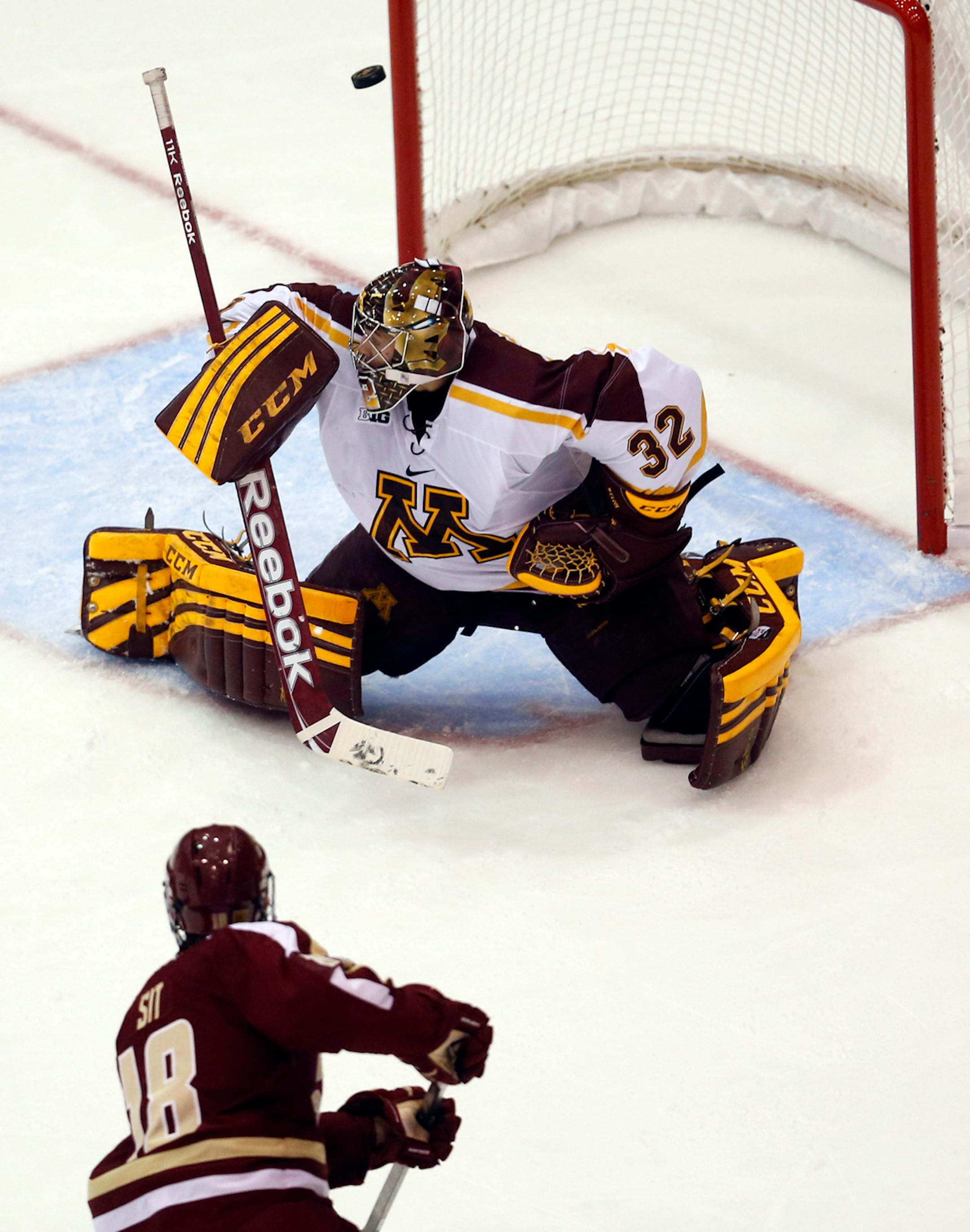 Boston College's Michael Sit (18) scores his first of two first period goals, past U of M goalie Adam Wilcox (32) Friday, Oct. 25, 2013, at Mariucci Arena in Minneapolis, MN.](DAVID JOLES/STARTRIBUNE) djoles@startribune.com University of Minnesota versus Boston College in men's hockey at Mariucci Arena Friday, Oct. 25, 2013, in Minneapolis, MN.