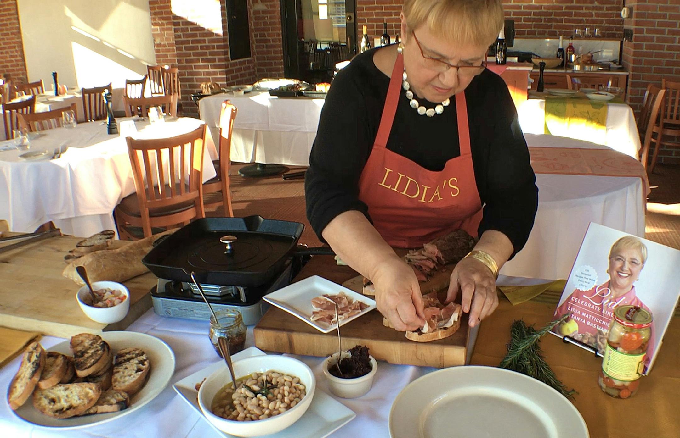 Lidia Bastianich makes a simple, but beautiful and delicious, bruschetta, the perfect appetizer to serve at holiday dinners. (Tammy Ljungblad/Kansas City Star/TNS) ORG XMIT: 1218606