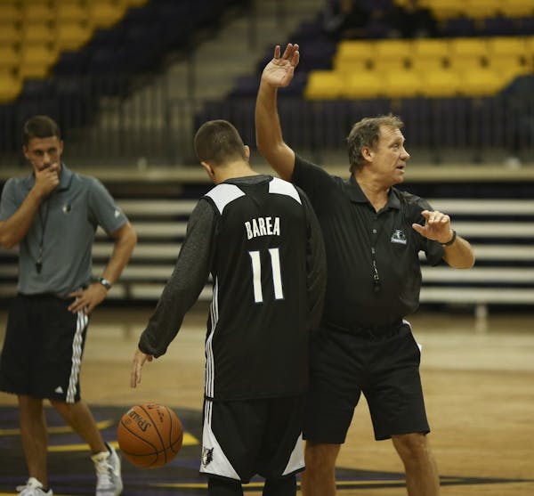 Timberwolves head coach Flip Saunders demonstrated a drill with J.J. Barea during a Timberwolves practice in 2014. Ryan Saunders is on his left.