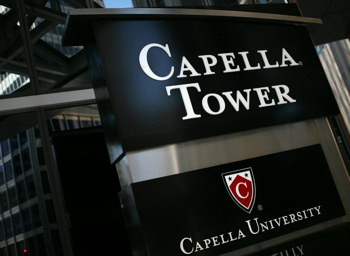 Capella Tower is located on the southeast corner of Second Av and 6th Street i Minneapolis. You can see the &#x221a;&#xa2;&#x201a;&#xc7;&#xa8;&#x2248;&#xec;Capella Towers&#x221a;&#xa2;&#x201a;&#xc7;&#xa8;&#x201a;&#xd1;&#xa2;&#x221a;&#xa2;&#x201a;&#xc7;&#xa8;&#x201a;&#xd1;&#xa2; sign at street level . ] David Denney &#x221a;&#xa2;&#x201a;&#xc7;&#xa8;&#xac;&#xa2; ddenney@startribune.com STAR TRIBUNE 30June2011