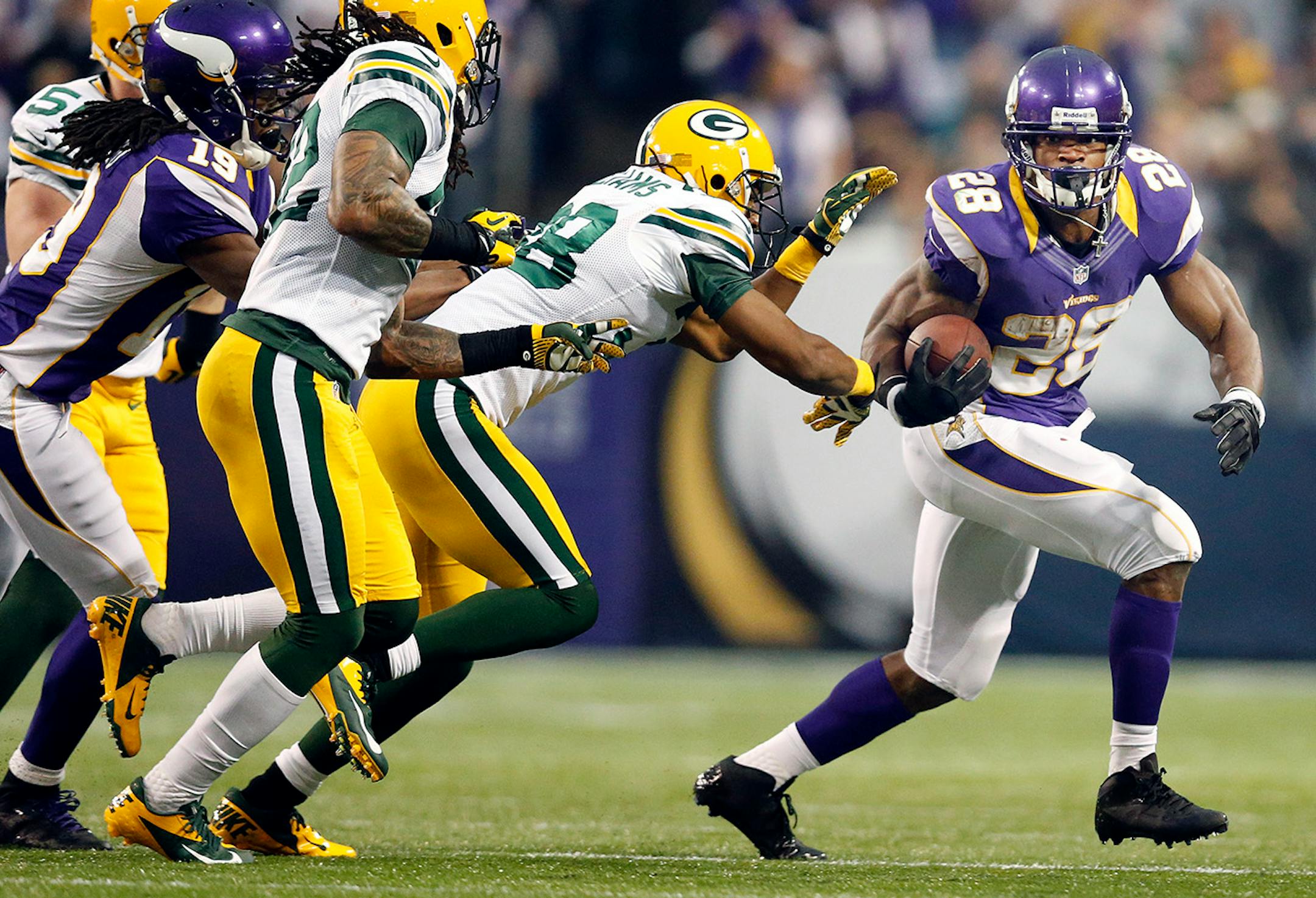 Vikings running back Adrian Peterson (28) in the first quarter. ] CARLOS GONZALEZ cgonzalez@startribune.com - December 30, 2012 - Mall of America Field – The Metrodome - Minneapolis, Minn, NFL, Minnesota Vikings vs. Green Bay Packers ORG XMIT: MIN1212302029572236