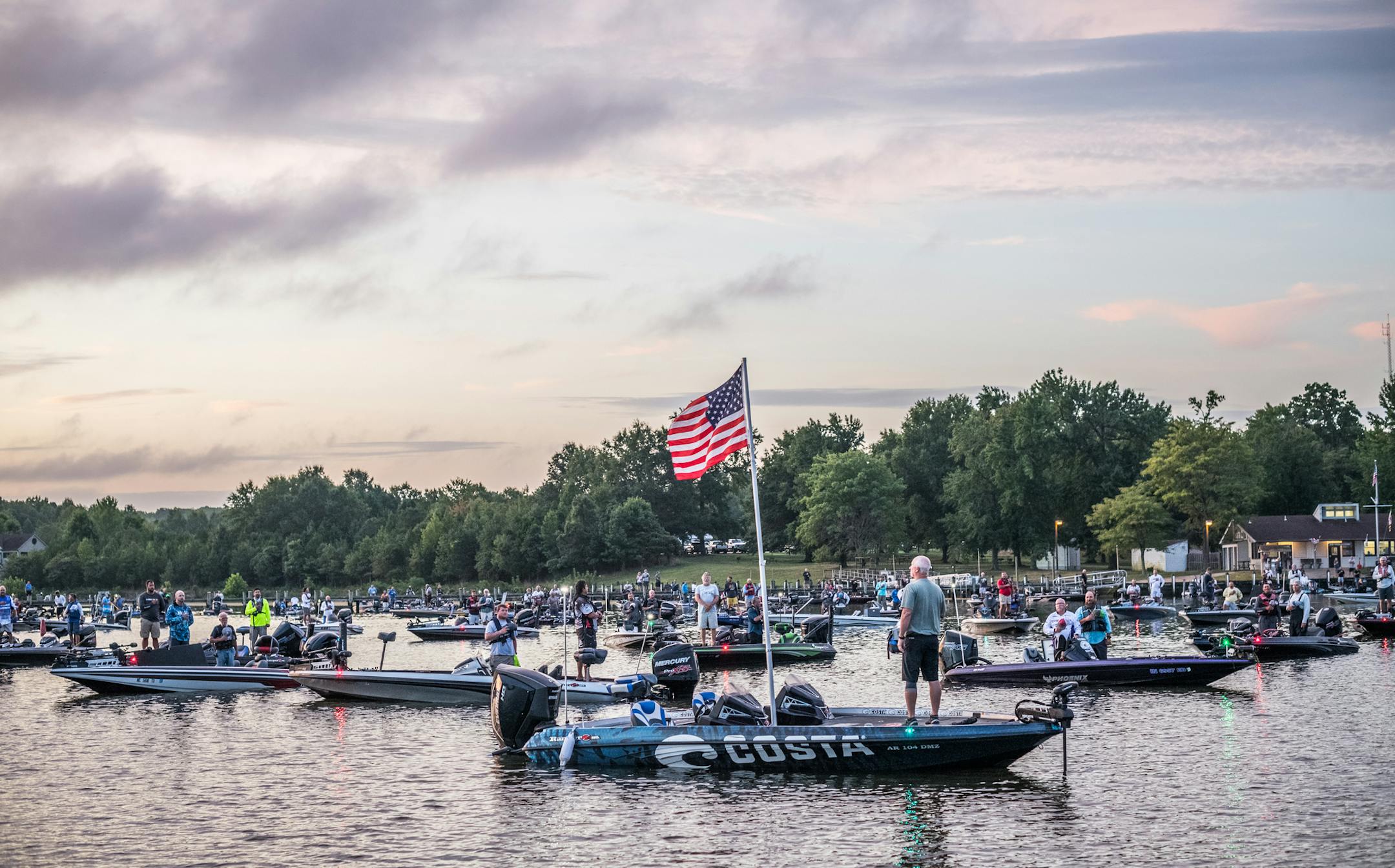 FLW bass-fishing tournament anglers prepare for takeoff just prior to the start of their event. (Photographer/FLWFishing.com)