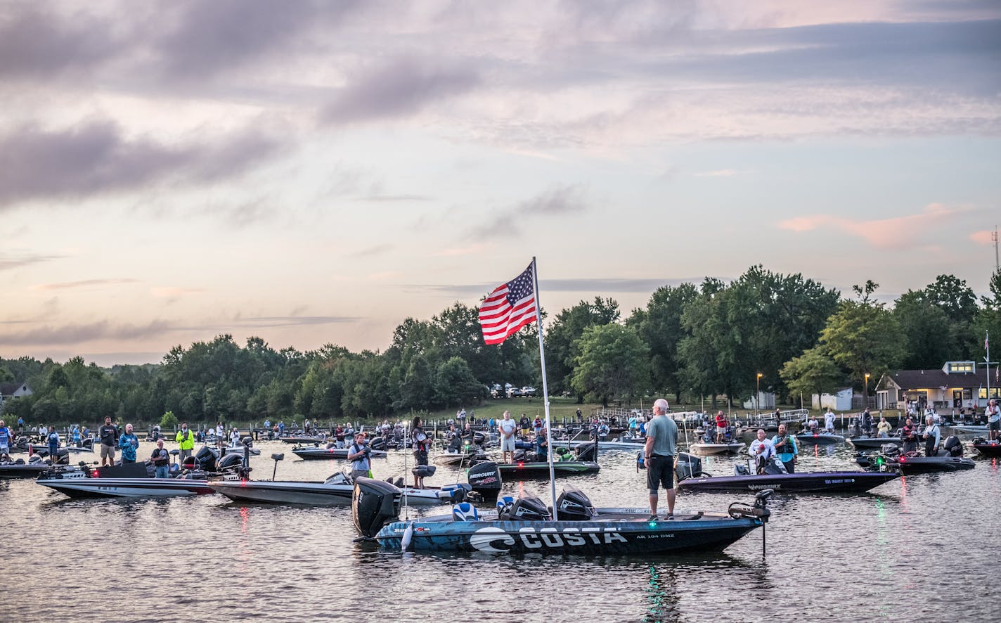 FLW bass-fishing tournament anglers prepare for takeoff just prior to the start of their event. (Photographer/FLWFishing.com)