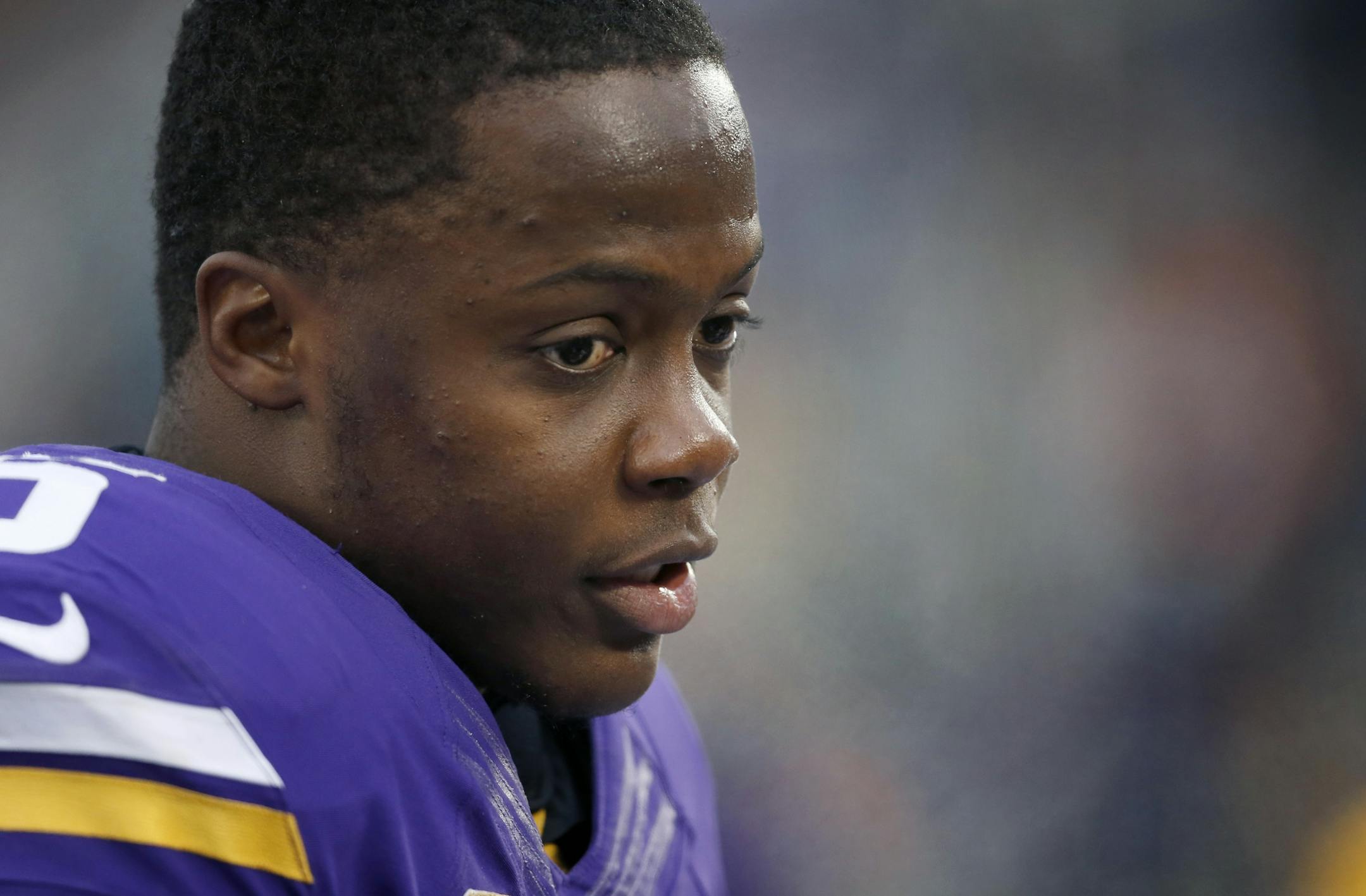 Minnesota Vikings quarterback Teddy Bridgewater (5) spoke with teammates late in the fourth quarter. Seattle beat Minnesota by a final score of 38-7.