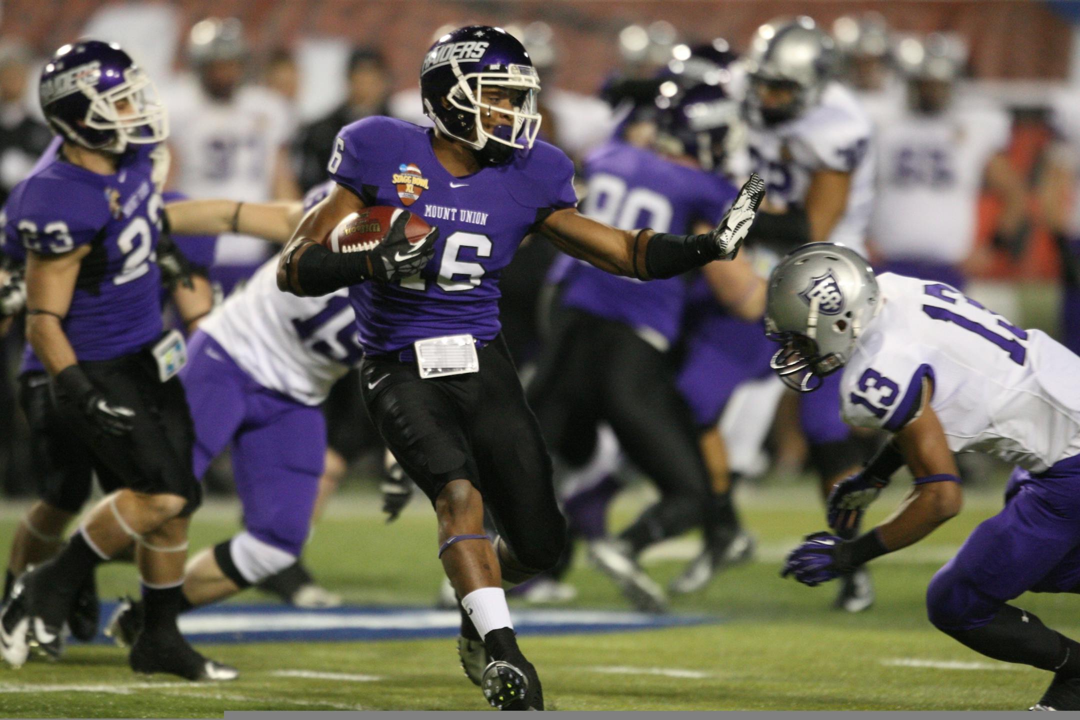 Mount Union's Julius Moore (16) puts a hand out toward St. Thomas' Mozus Ikuenobe (13) during the first half of the NCAA Division III football championship in Salem, Va., Friday, Dec. 14, 2012. (AP Photo / The Roanoke Times, Daniel Lin) LOCAL TV OUT; LOCAL INTERNET OUT; LOCAL PRINT OUT (SALEM TIMES REGISTER; FINCASTLE HERALD; CHRISTIANSBURG NEWS MESSENGER; RADFORD NEWS JOURNAL; ROANOKE STAR SENTINEL