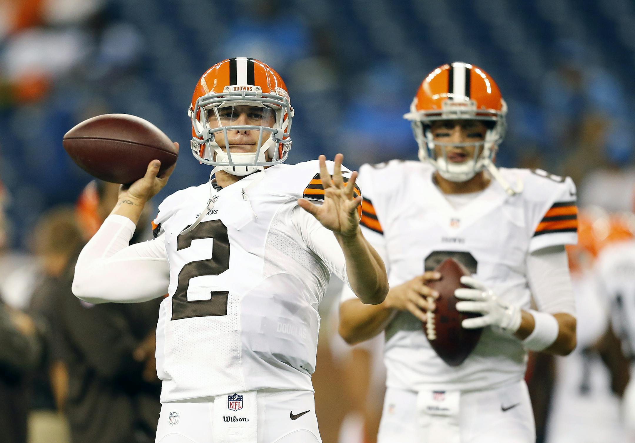 Browns quarterbacks Johnny Manziel (2) and Brian Hoyer