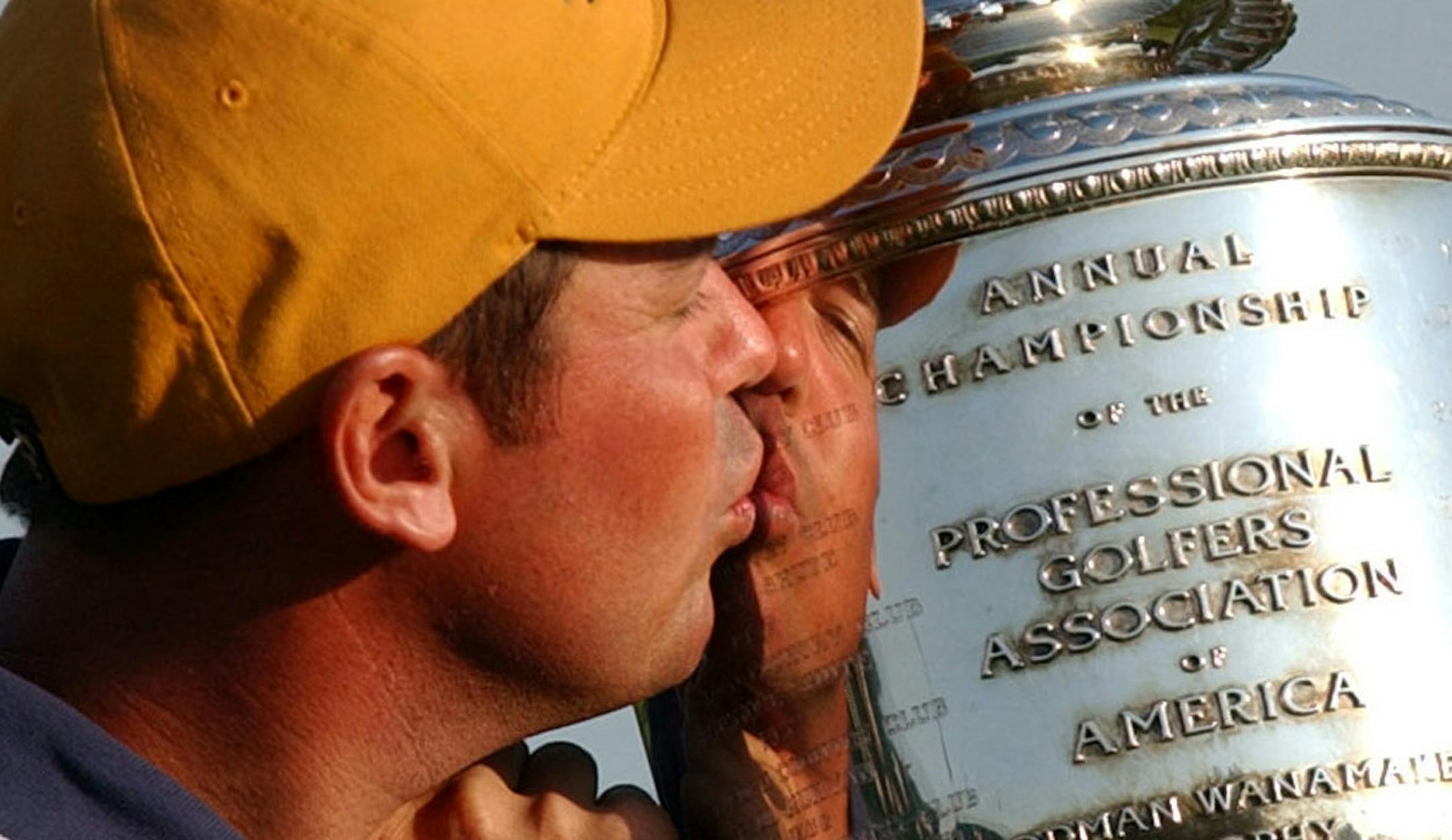 Chaska, Mn August 18, 2002 Final round play at the PGA Championship at Hazeltine. Rich Beem holds up the championship trophy after he scored a 10 under par for the tournament.